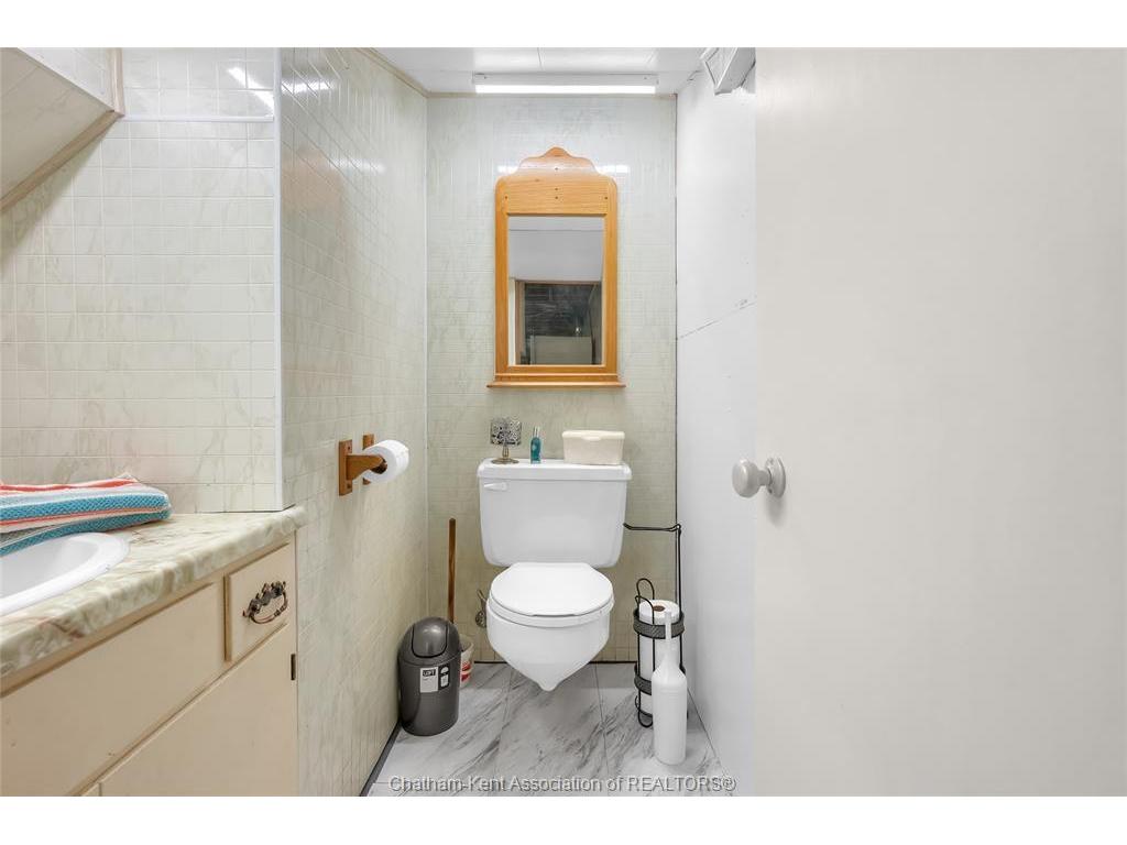 









127


Coatsworth

Avenue,
Chatham,




ON
N7L 1P7

