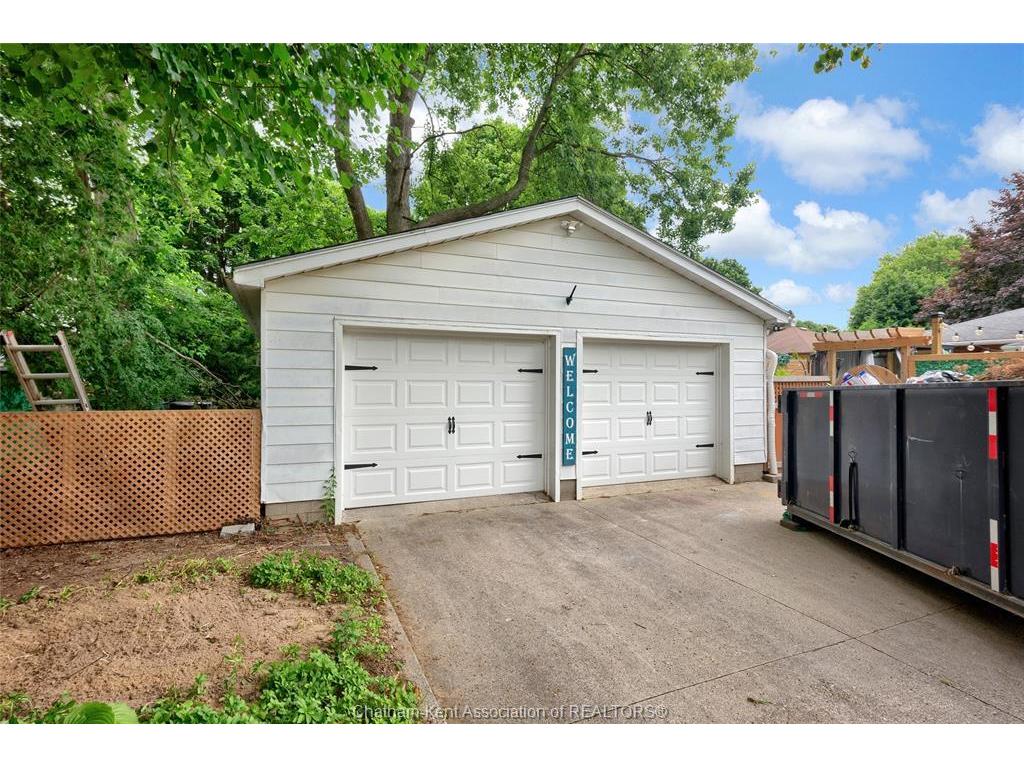 









127


Coatsworth

Avenue,
Chatham,




ON
N7L 1P7

