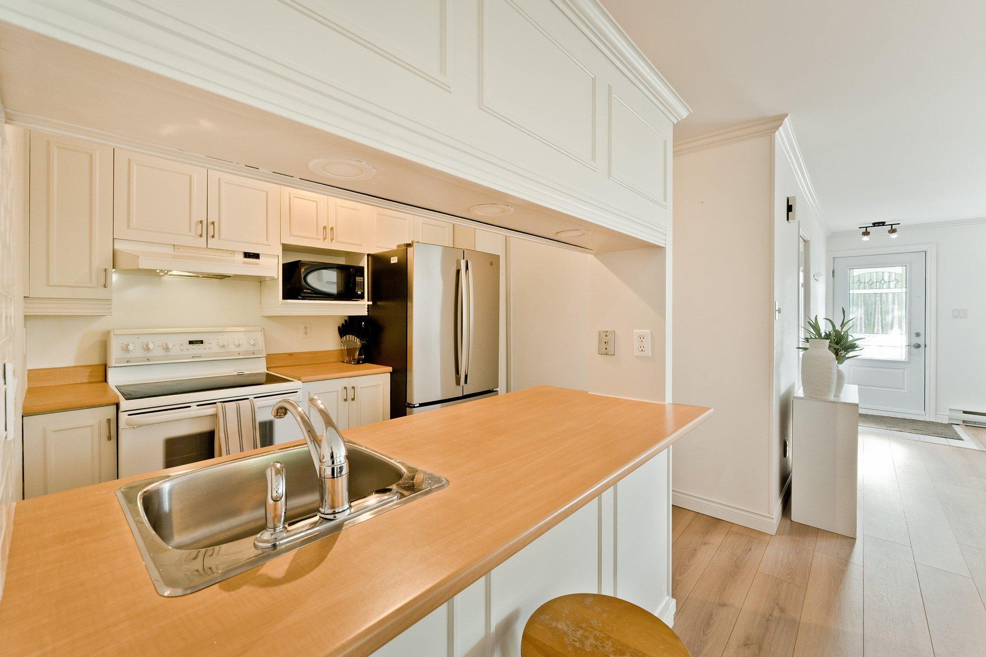 









924


Rue Jovette-Bernier

,
Sherbrooke (Les Nations),




QC
J1J4L2

