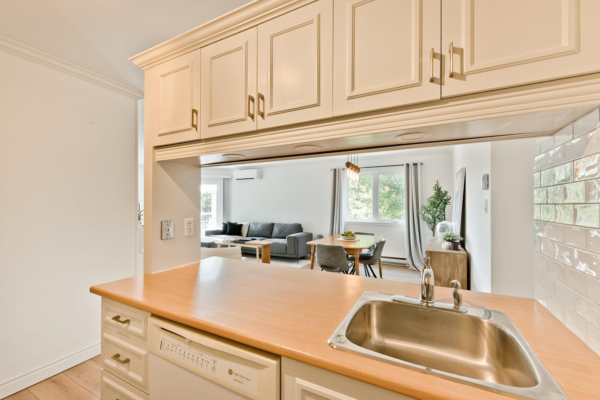 









924


Rue Jovette-Bernier

,
Sherbrooke (Les Nations),




QC
J1J4L2

