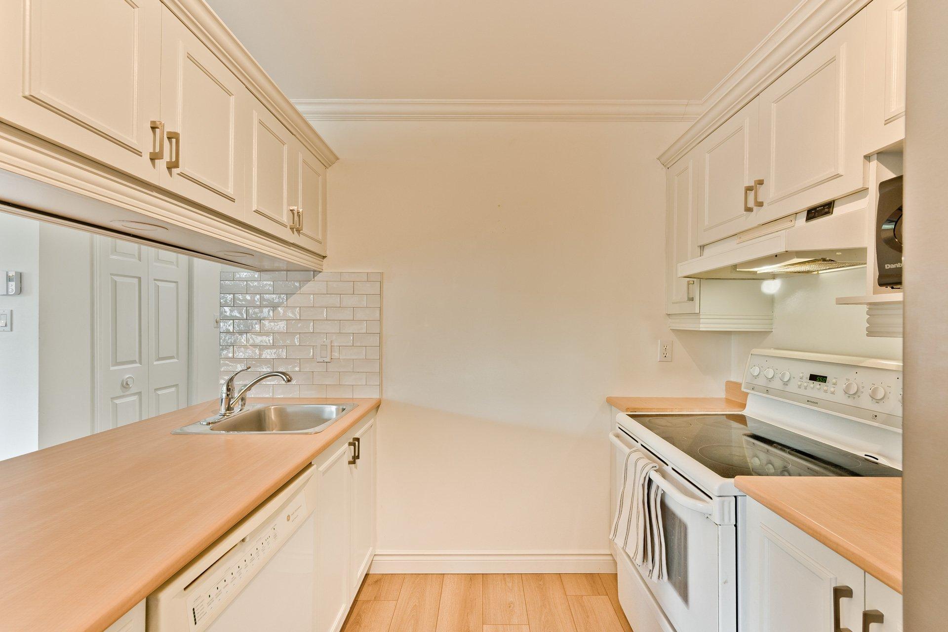 









924


Rue Jovette-Bernier

,
Sherbrooke (Les Nations),




QC
J1J4L2

