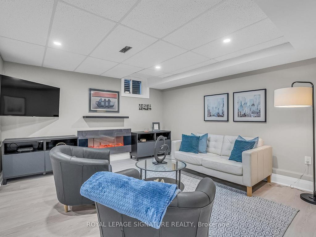 









8


Silverdale

Crescent,
Toronto,




ON
M3A 3H1

