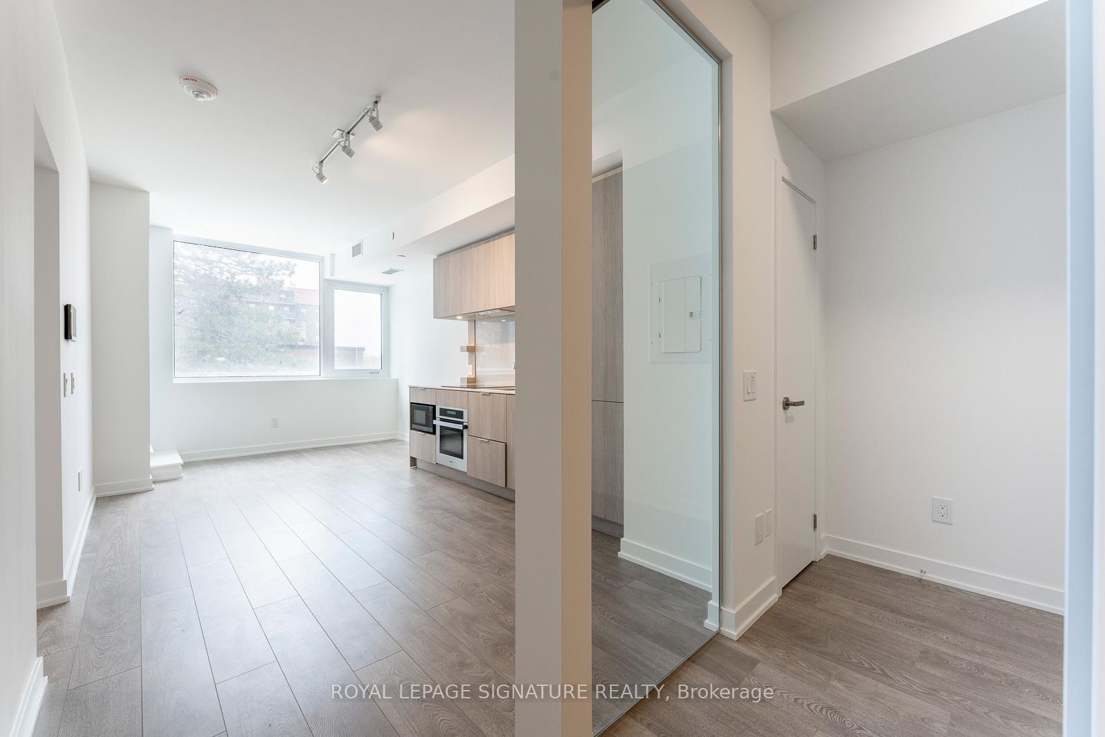 









28


Ann

Street, 215,
Mississauga,




ON
M3C 0H5

