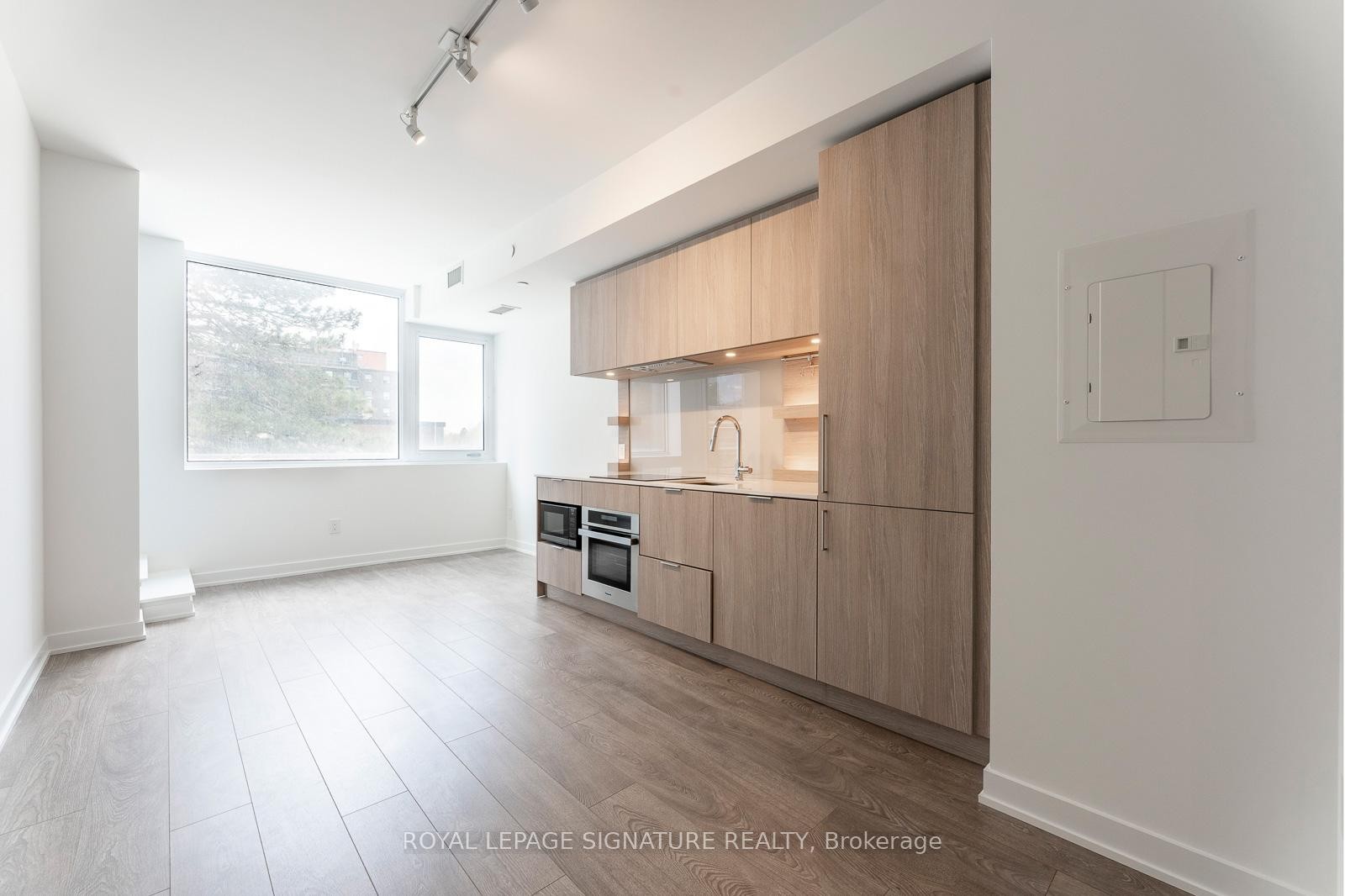 









28


Ann

Street, 215,
Mississauga,




ON
M3C 0H5

