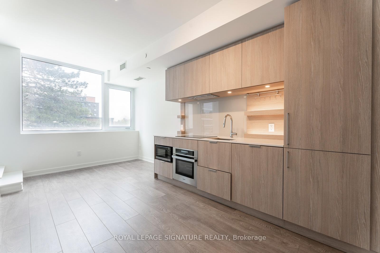









28


Ann

Street, 215,
Mississauga,




ON
M3C 0H5

