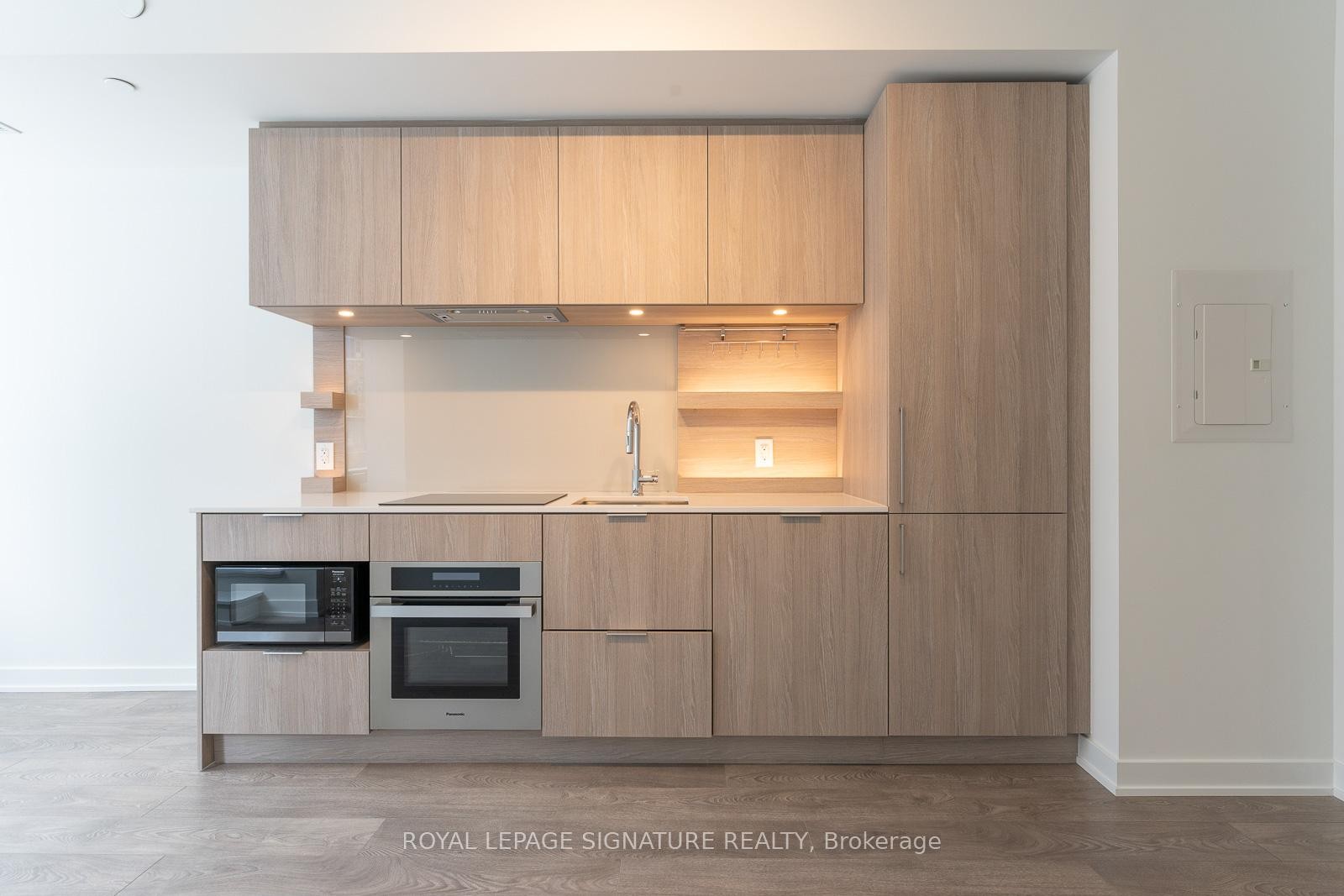 









28


Ann

Street, 215,
Mississauga,




ON
M3C 0H5


