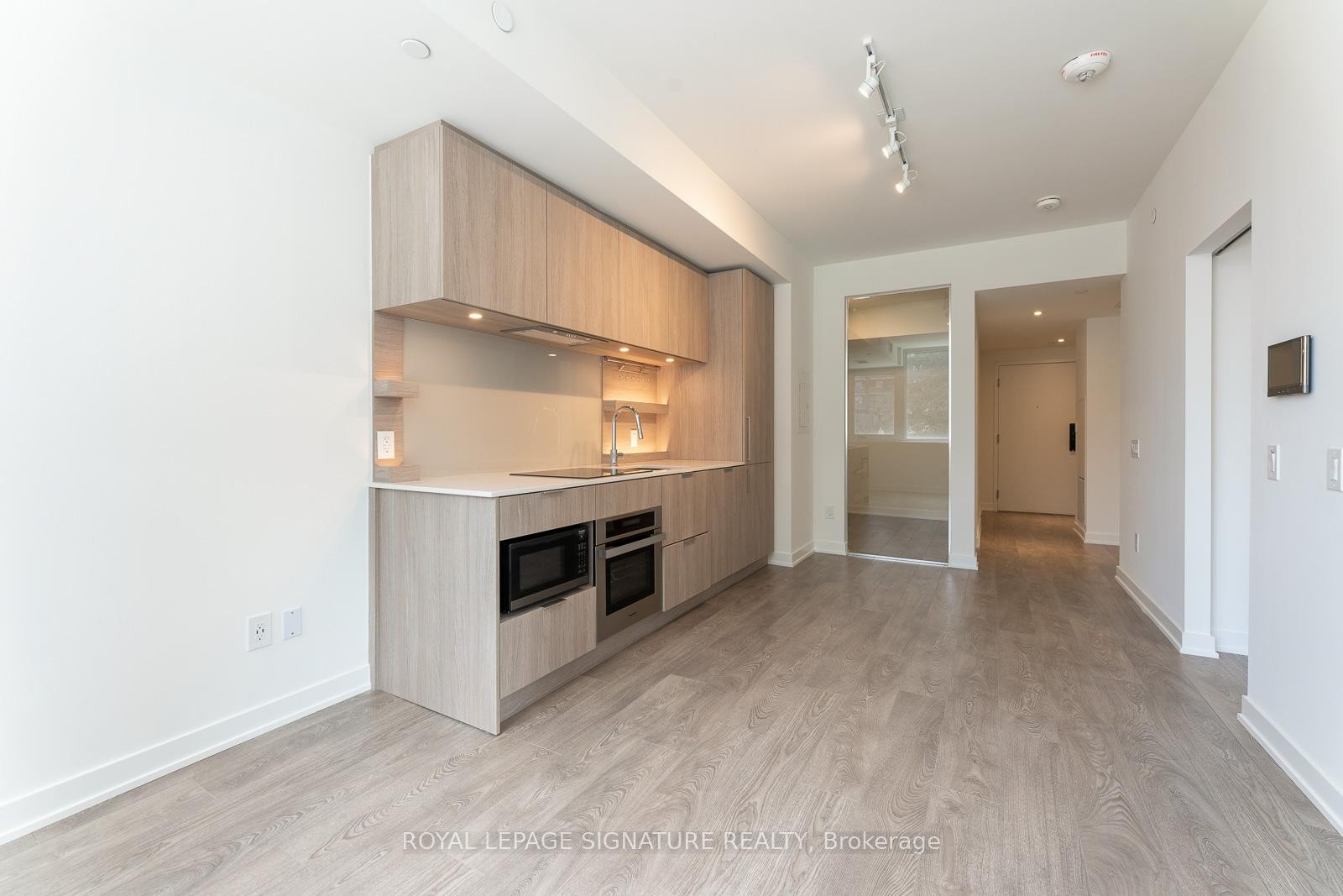 









28


Ann

Street, 215,
Mississauga,




ON
M3C 0H5

