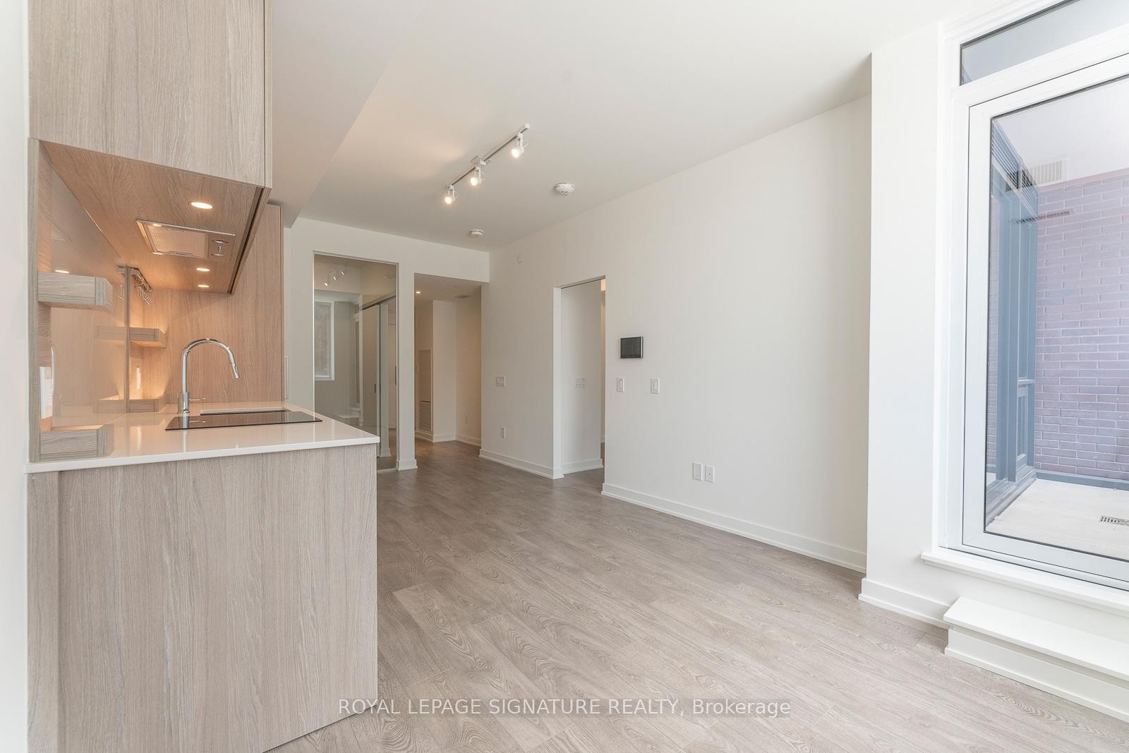 









28


Ann

Street, 215,
Mississauga,




ON
M3C 0H5

