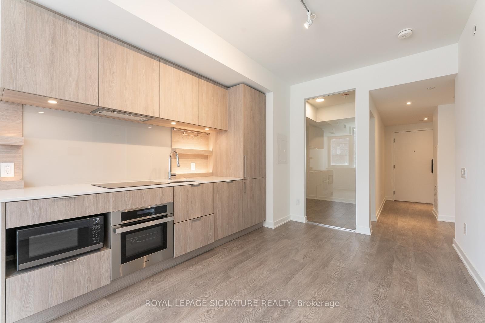 









28


Ann

Street, 215,
Mississauga,




ON
M3C 0H5

