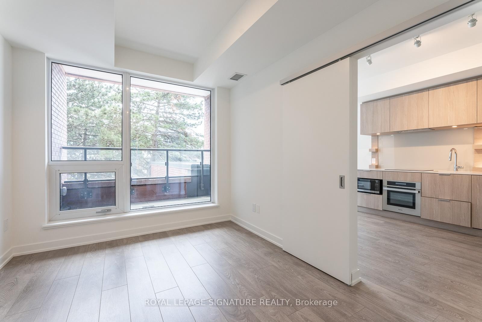 









28


Ann

Street, 215,
Mississauga,




ON
M3C 0H5

