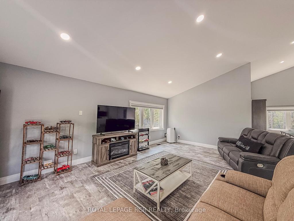 









9


Lytle

Lane,
Kawartha Lakes,




ON
K0M 2B0

