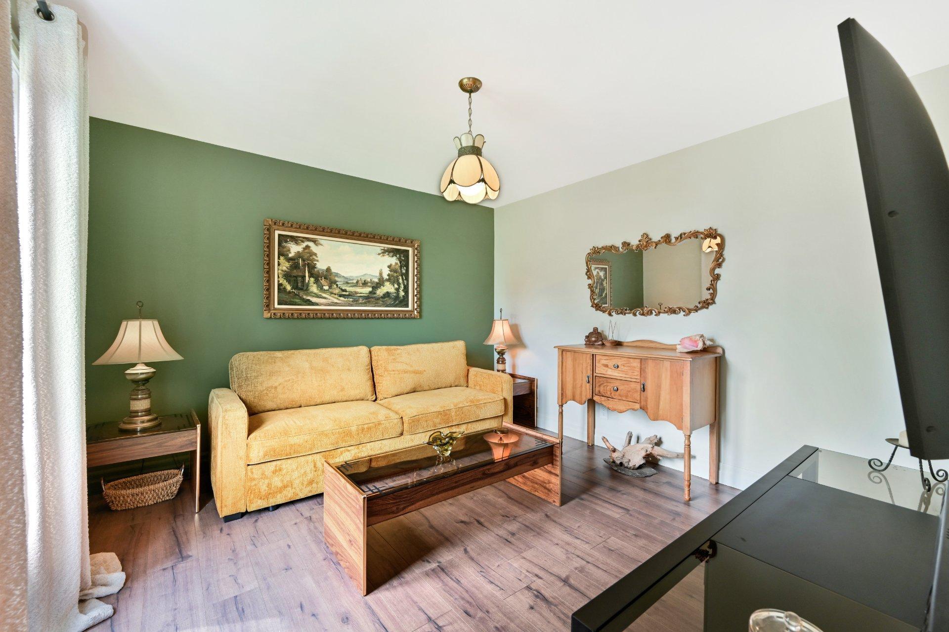 









1116


Place Jean-François

,
Saint-Jérôme,




QC
J5L1R6


