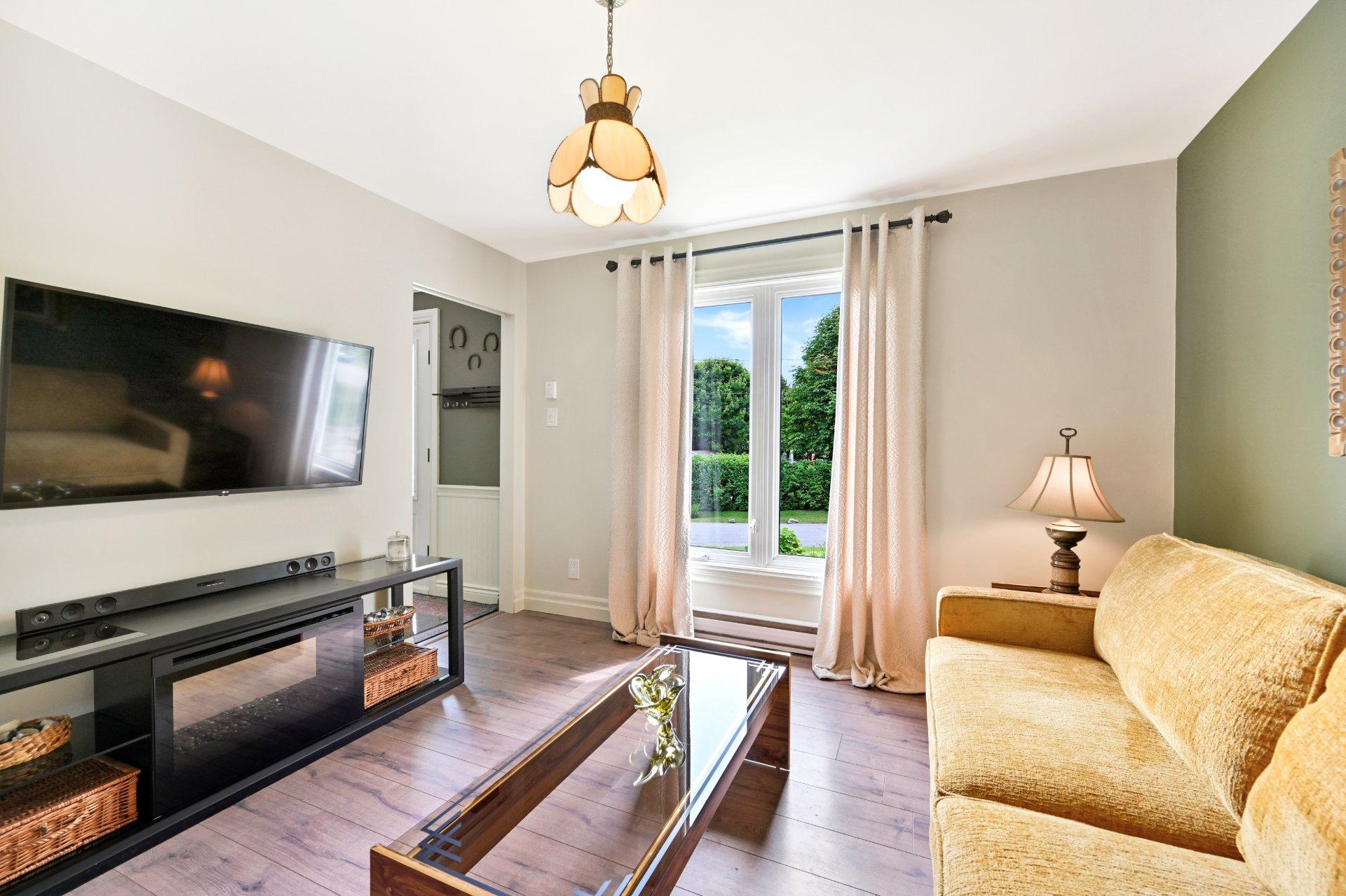 









1116


Place Jean-François

,
Saint-Jérôme,




QC
J5L1R6

