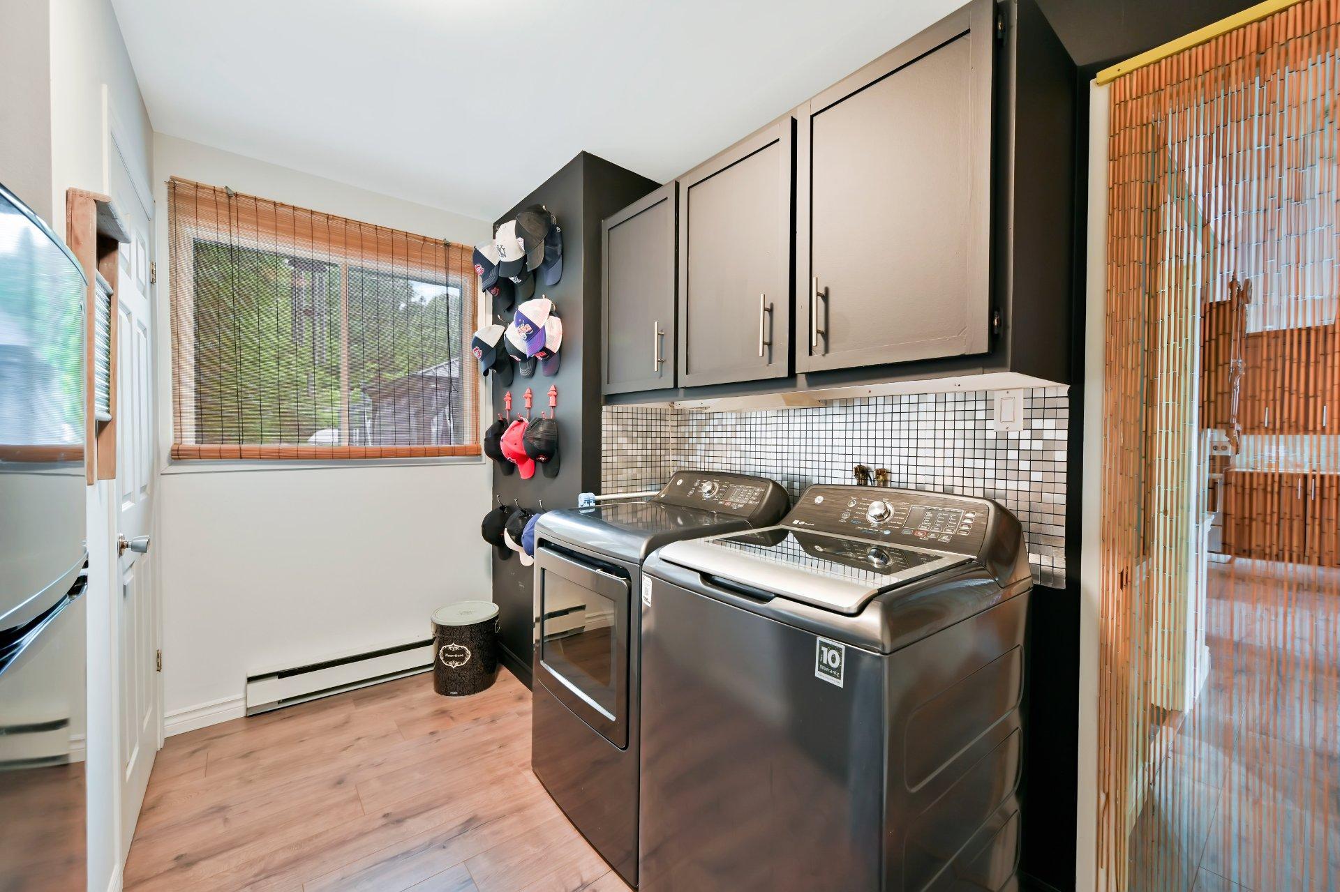 









1116


Place Jean-François

,
Saint-Jérôme,




QC
J5L1R6

