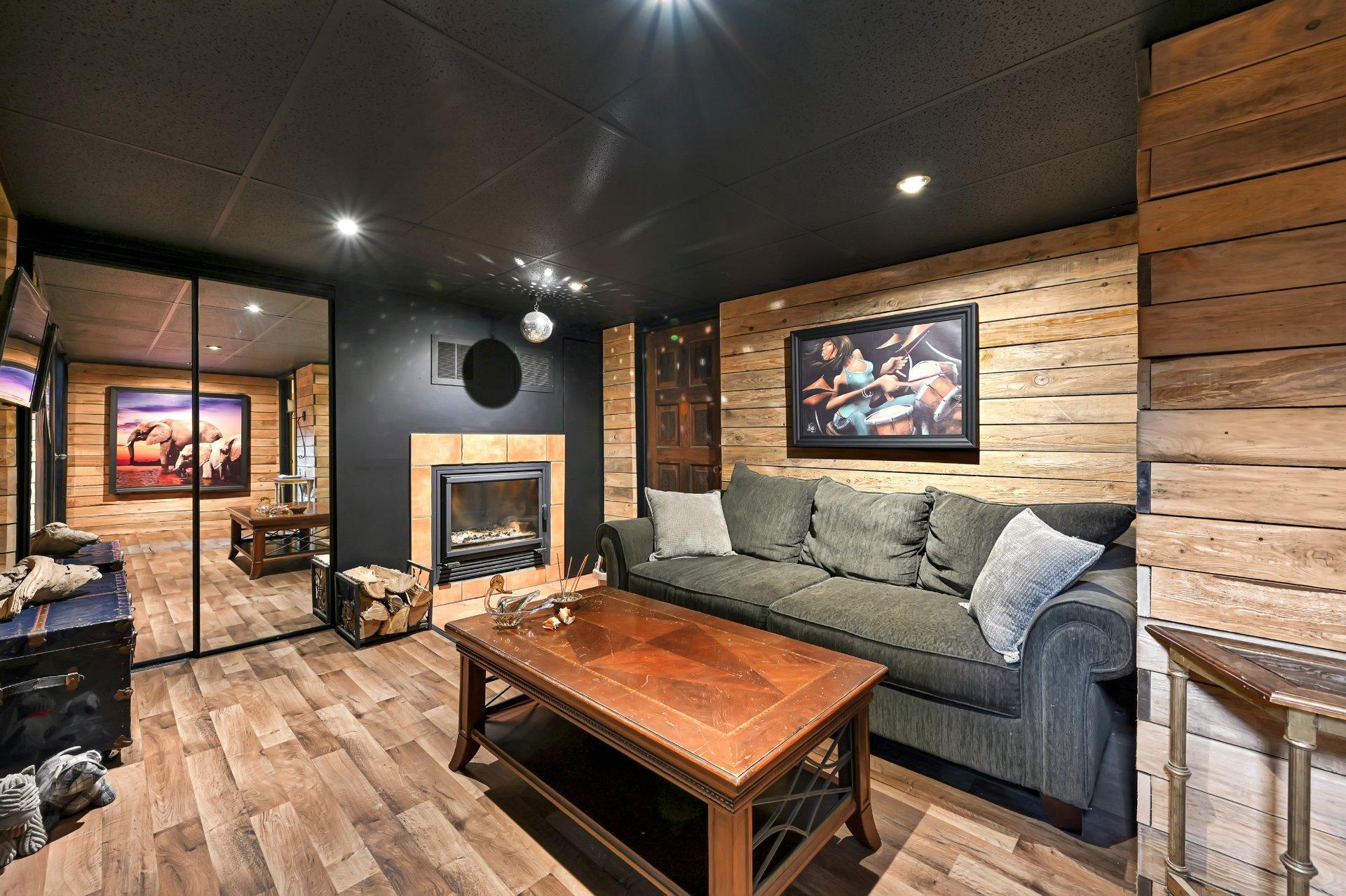 









1116


Place Jean-François

,
Saint-Jérôme,




QC
J5L1R6

