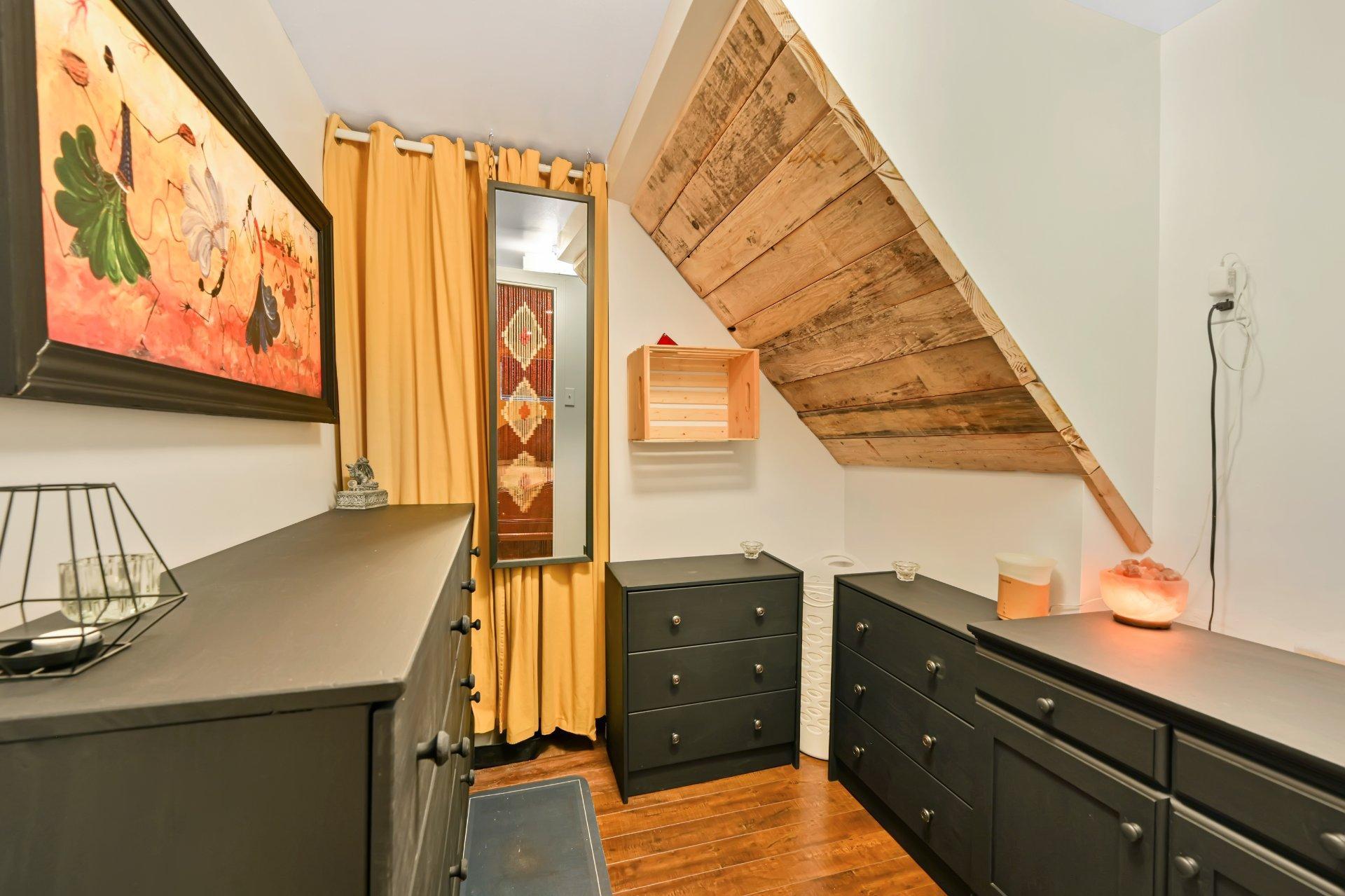 









1116


Place Jean-François

,
Saint-Jérôme,




QC
J5L1R6

