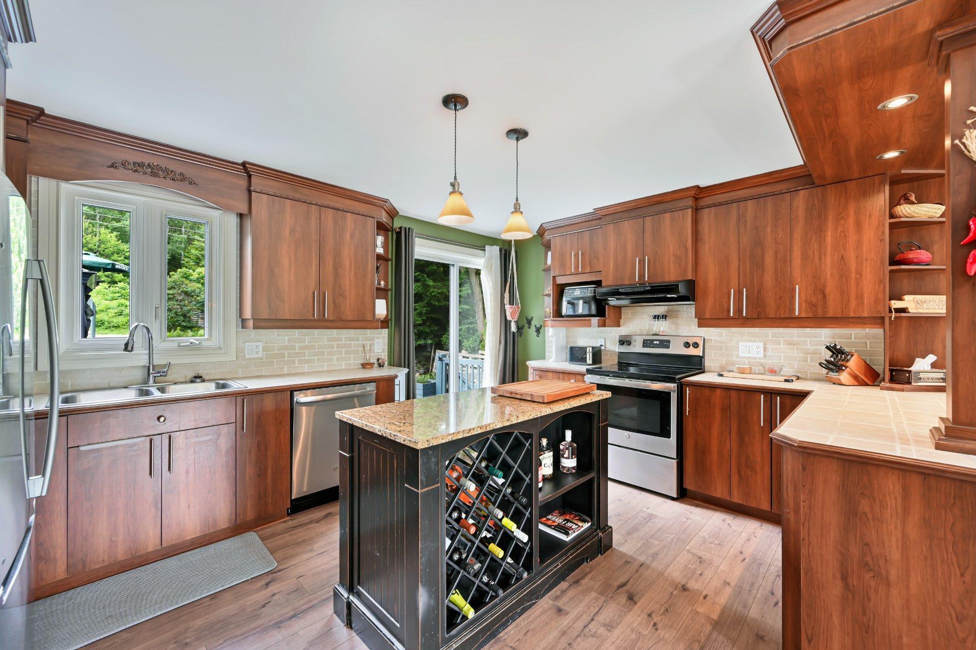 









1116


Place Jean-François

,
Saint-Jérôme,




QC
J5L1R6

