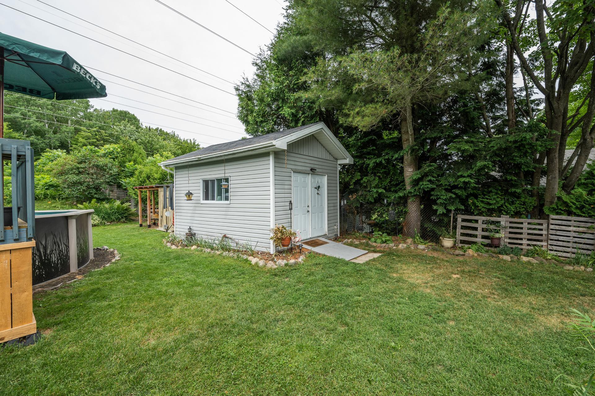 









1116


Place Jean-François

,
Saint-Jérôme,




QC
J5L1R6

