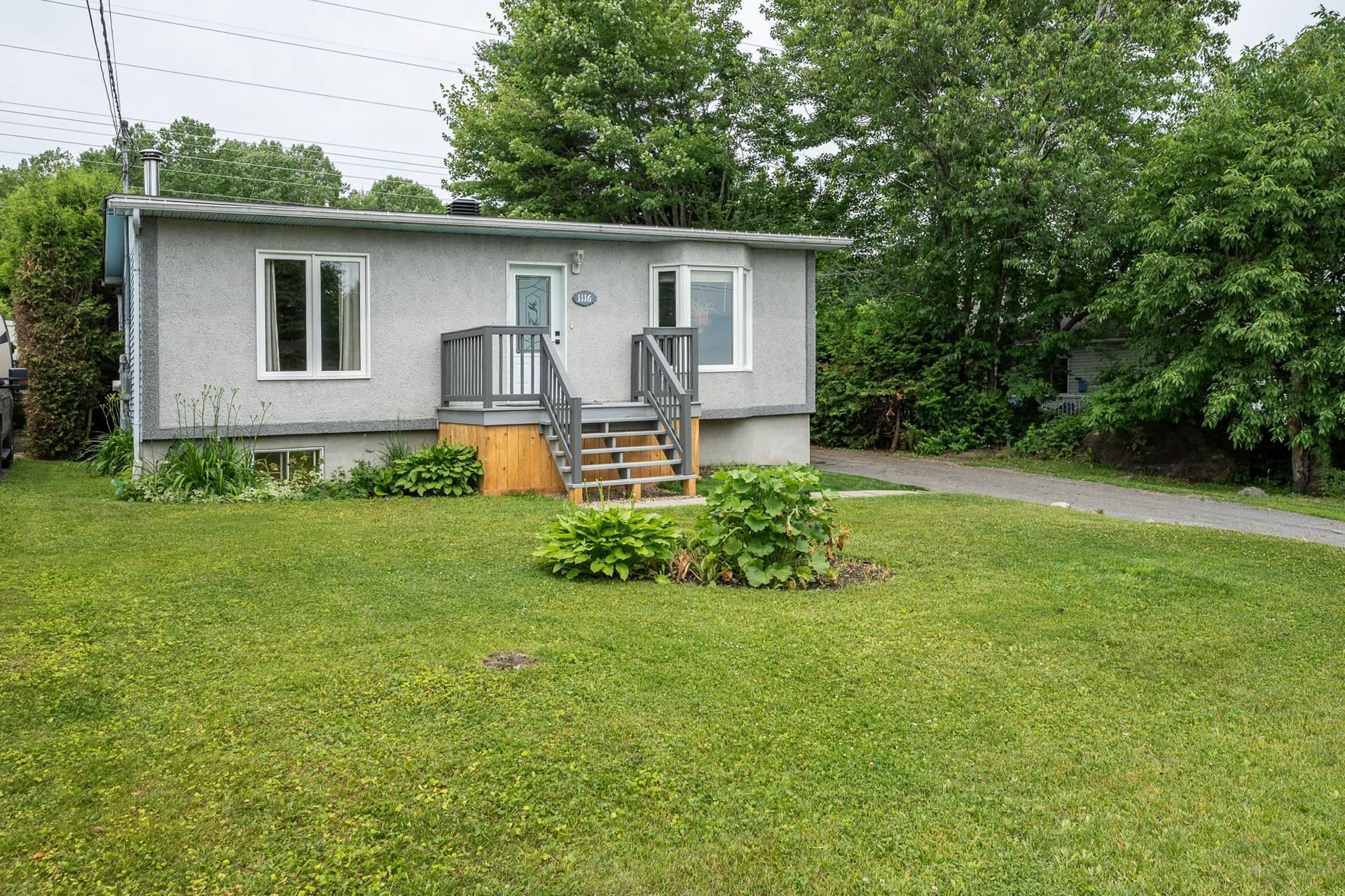 









1116


Place Jean-François

,
Saint-Jérôme,




QC
J5L1R6

