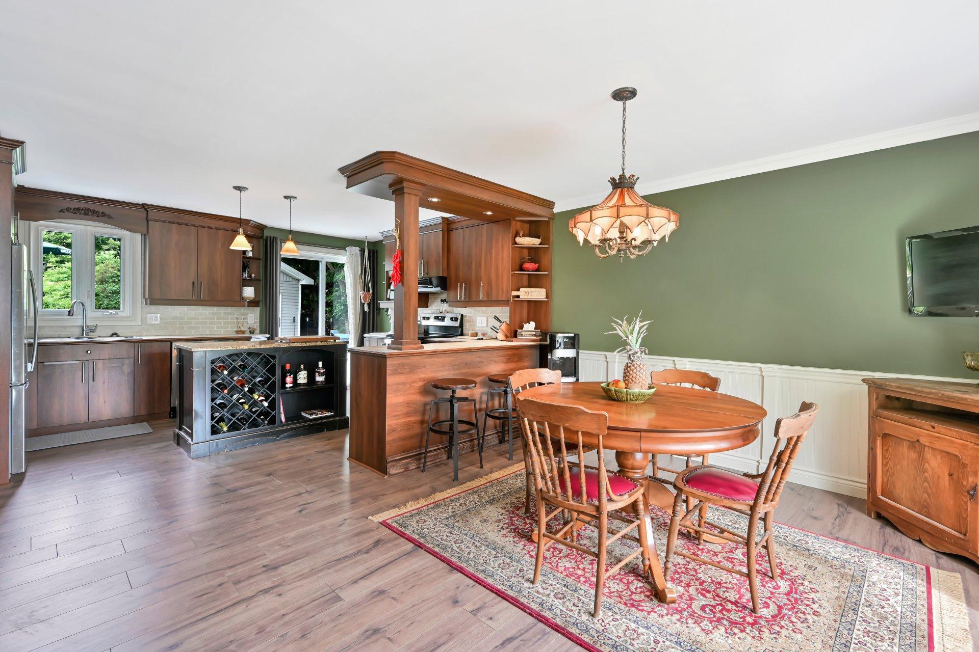 









1116


Place Jean-François

,
Saint-Jérôme,




QC
J5L1R6


