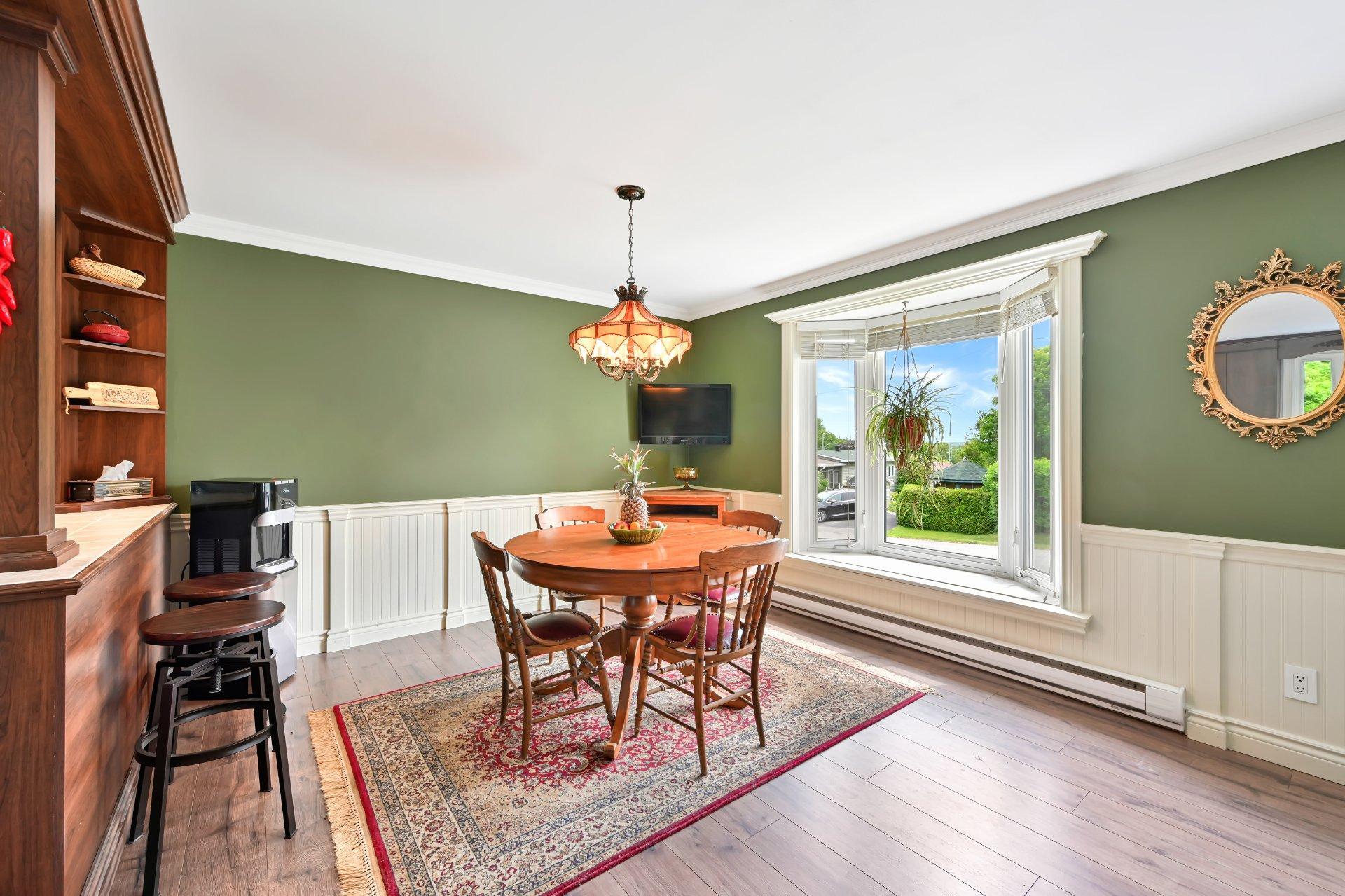 









1116


Place Jean-François

,
Saint-Jérôme,




QC
J5L1R6

