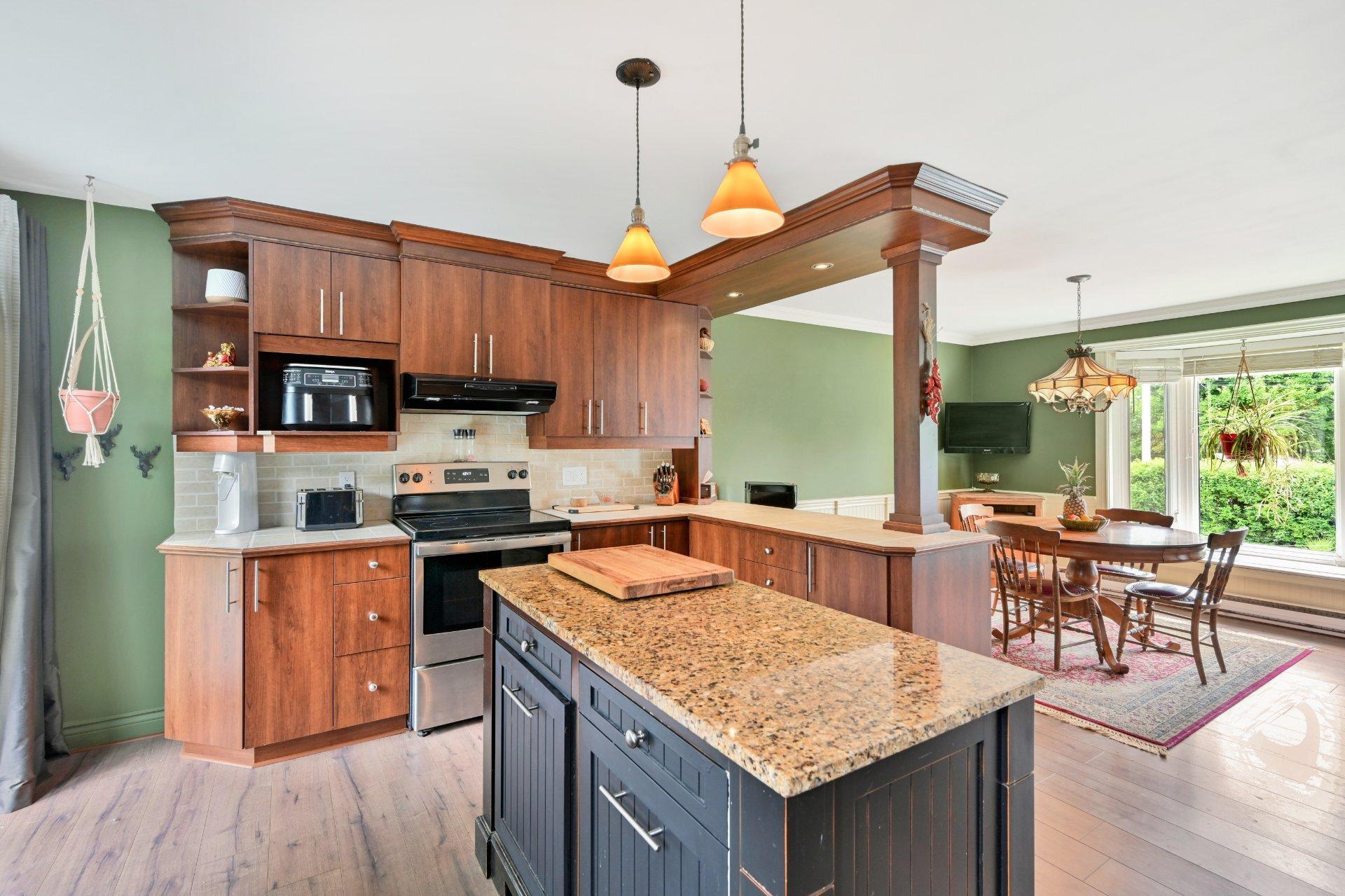 









1116


Place Jean-François

,
Saint-Jérôme,




QC
J5L1R6

