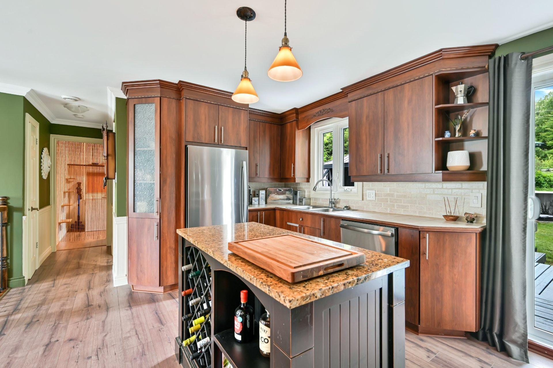 









1116


Place Jean-François

,
Saint-Jérôme,




QC
J5L1R6

