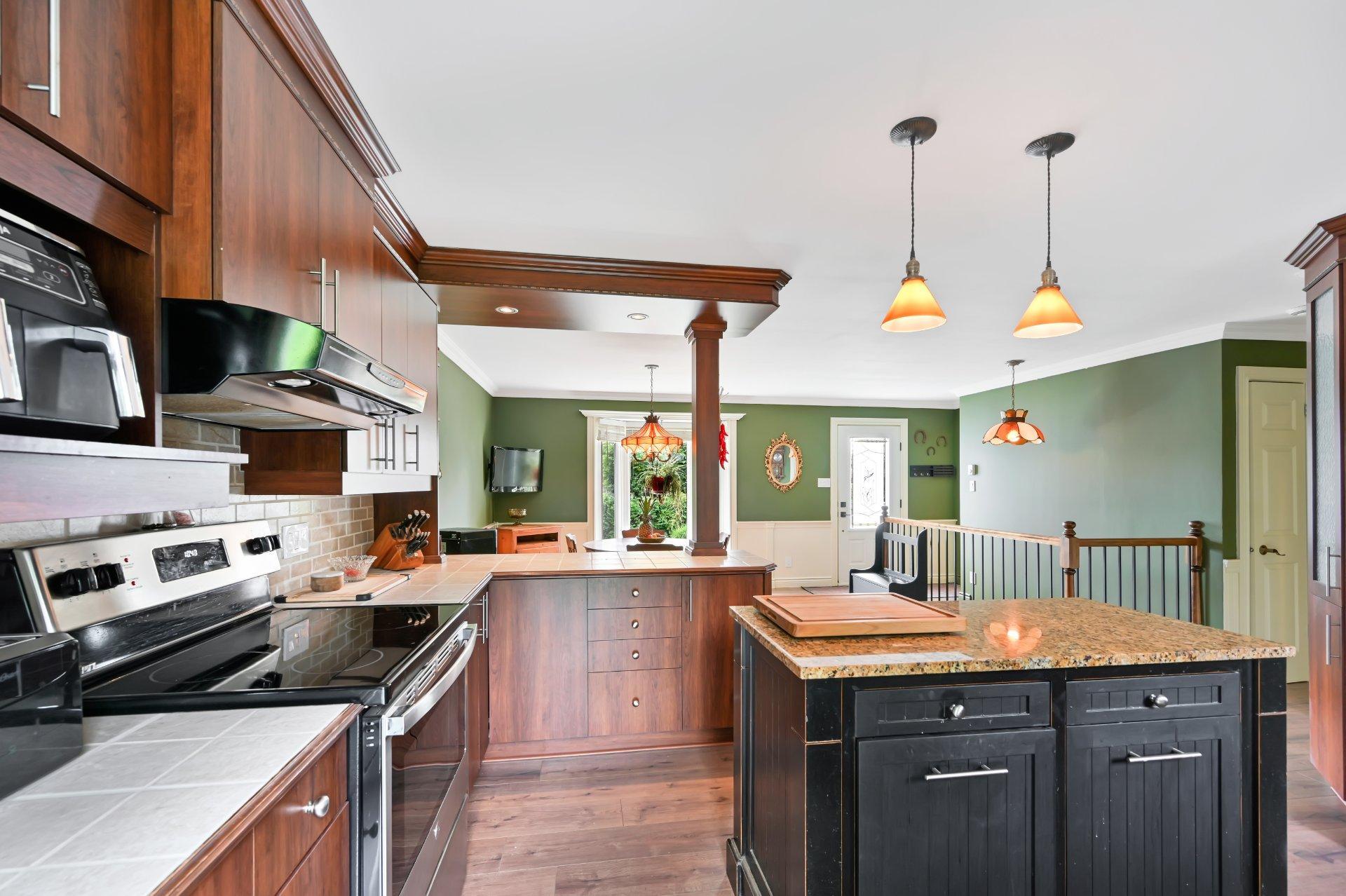 









1116


Place Jean-François

,
Saint-Jérôme,




QC
J5L1R6

