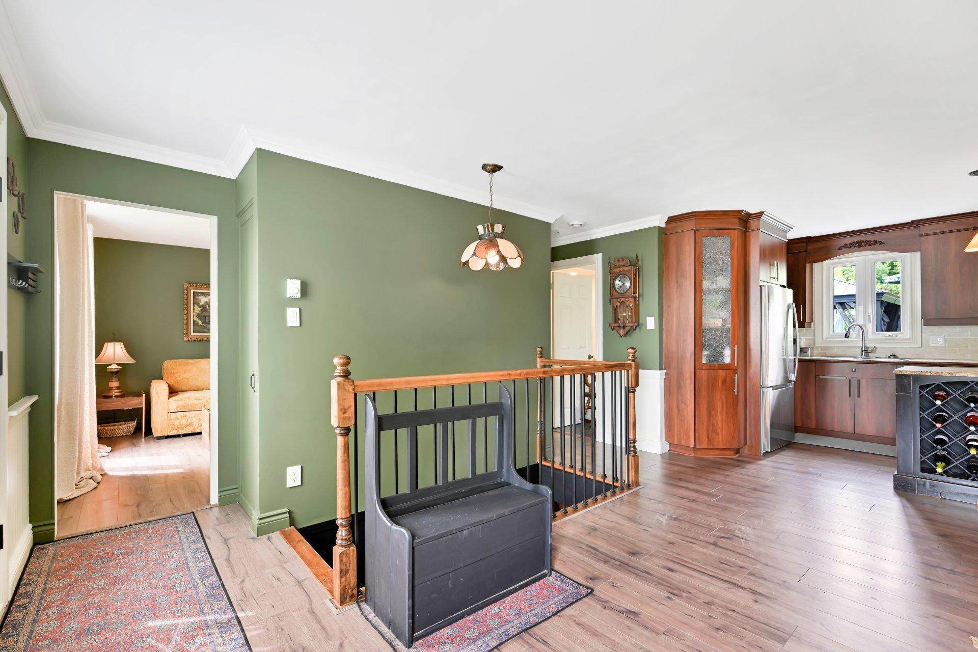 









1116


Place Jean-François

,
Saint-Jérôme,




QC
J5L1R6

