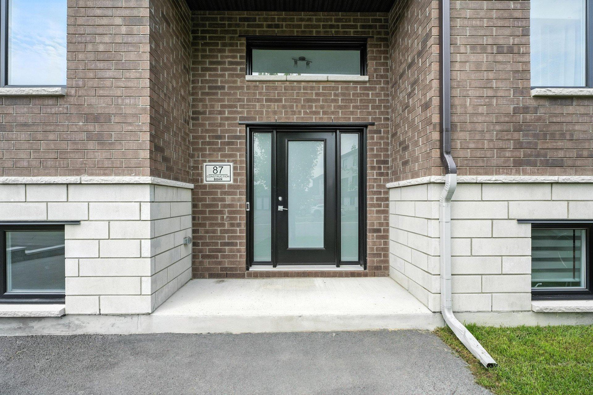 









87


Rue Adélard-Hamelin

,
Gatineau (Buckingham),




QC
J8L0Y8


