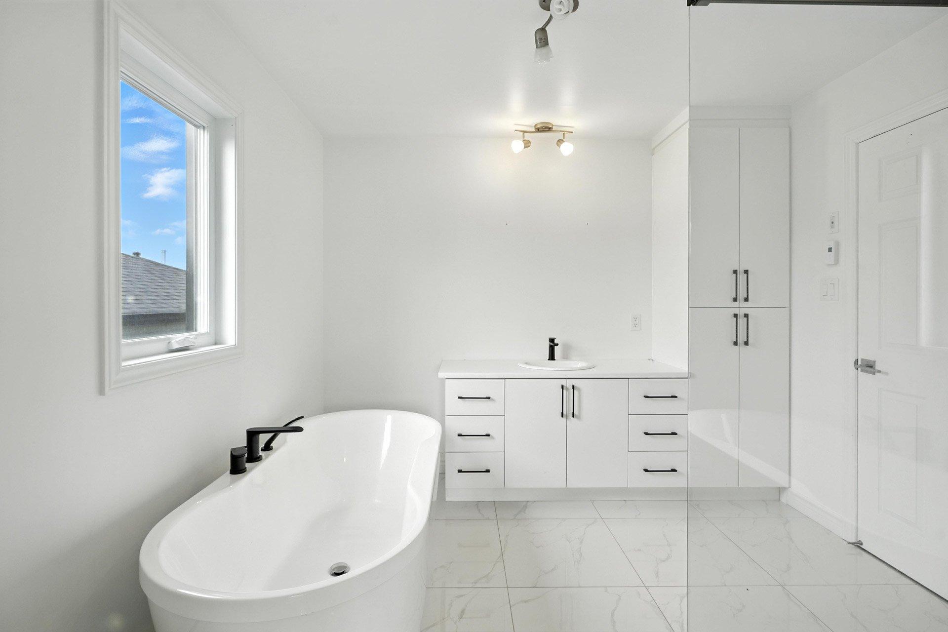 









87


Rue Adélard-Hamelin

,
Gatineau (Buckingham),




QC
J8L0Y8

