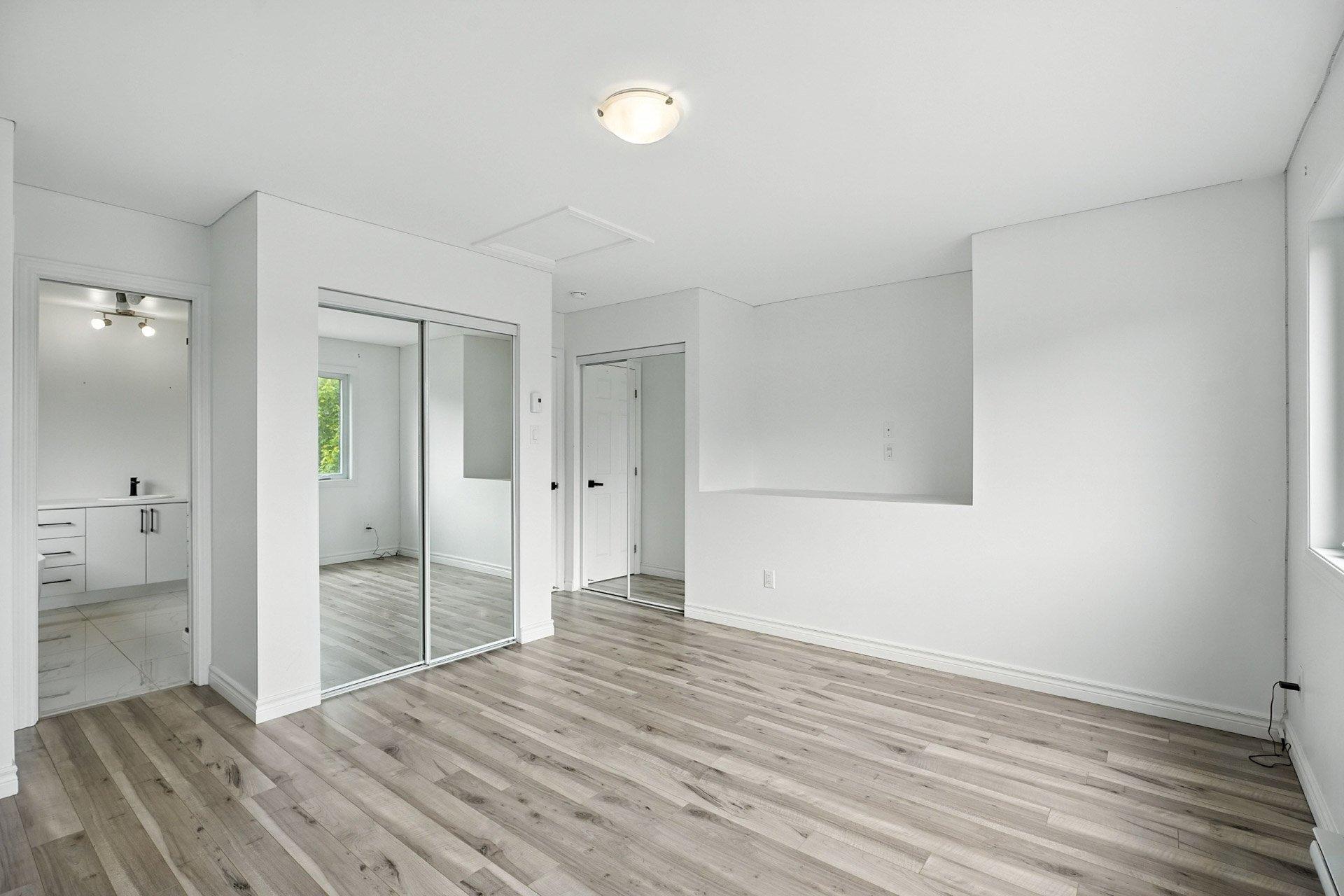 









87


Rue Adélard-Hamelin

,
Gatineau (Buckingham),




QC
J8L0Y8

