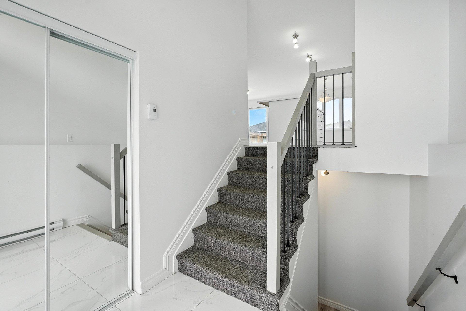 









87


Rue Adélard-Hamelin

,
Gatineau (Buckingham),




QC
J8L0Y8

