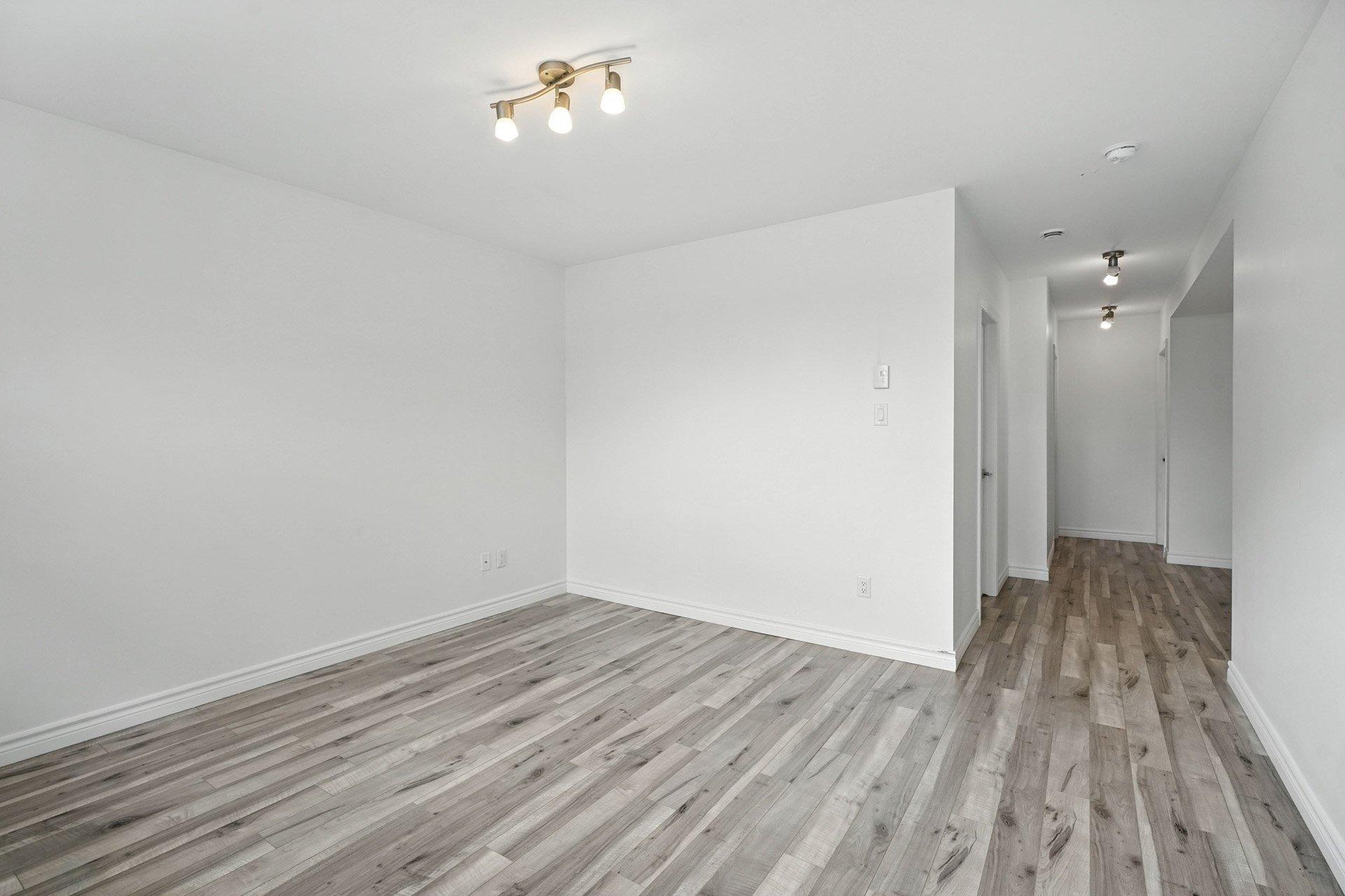 









87


Rue Adélard-Hamelin

,
Gatineau (Buckingham),




QC
J8L0Y8


