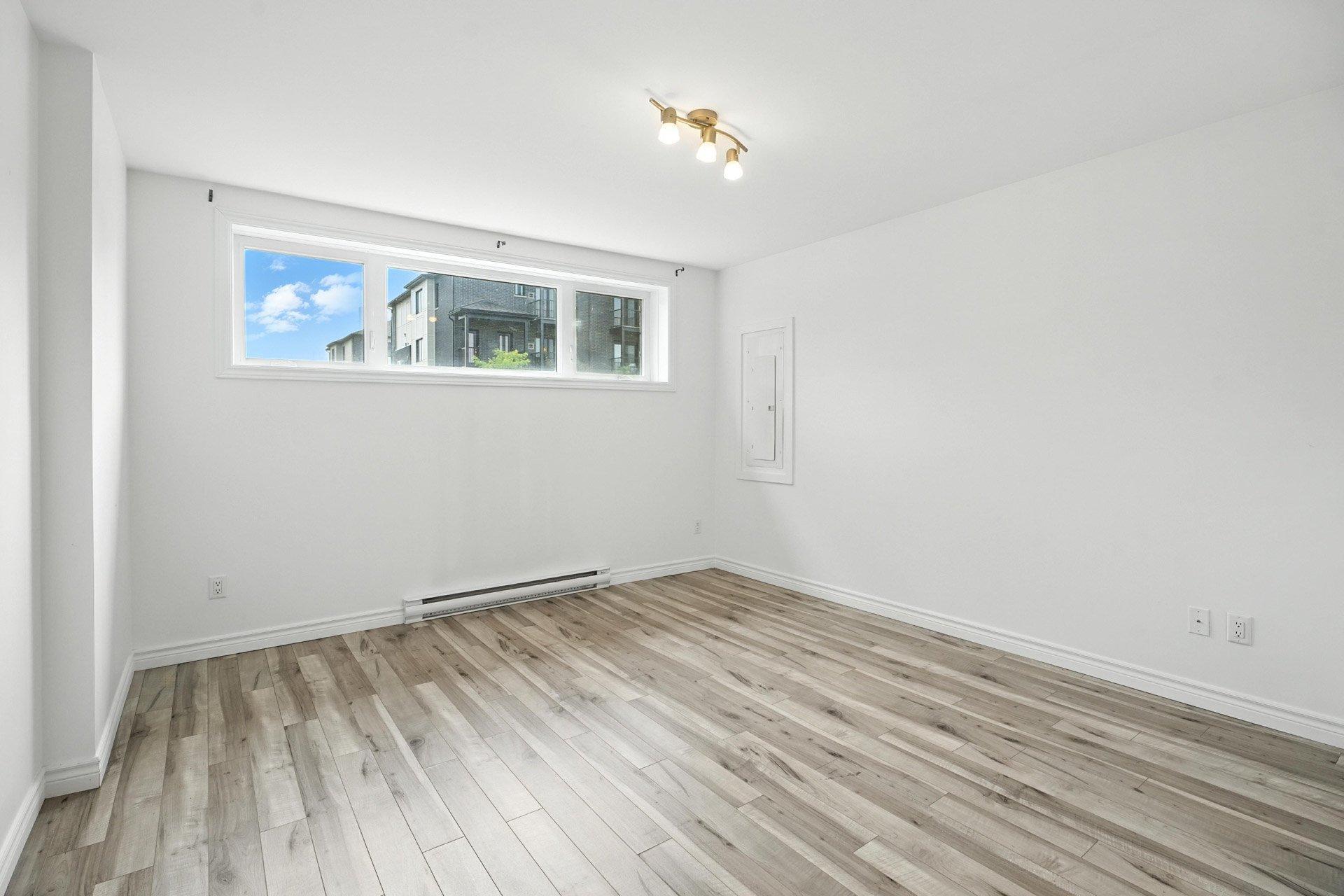 









87


Rue Adélard-Hamelin

,
Gatineau (Buckingham),




QC
J8L0Y8

