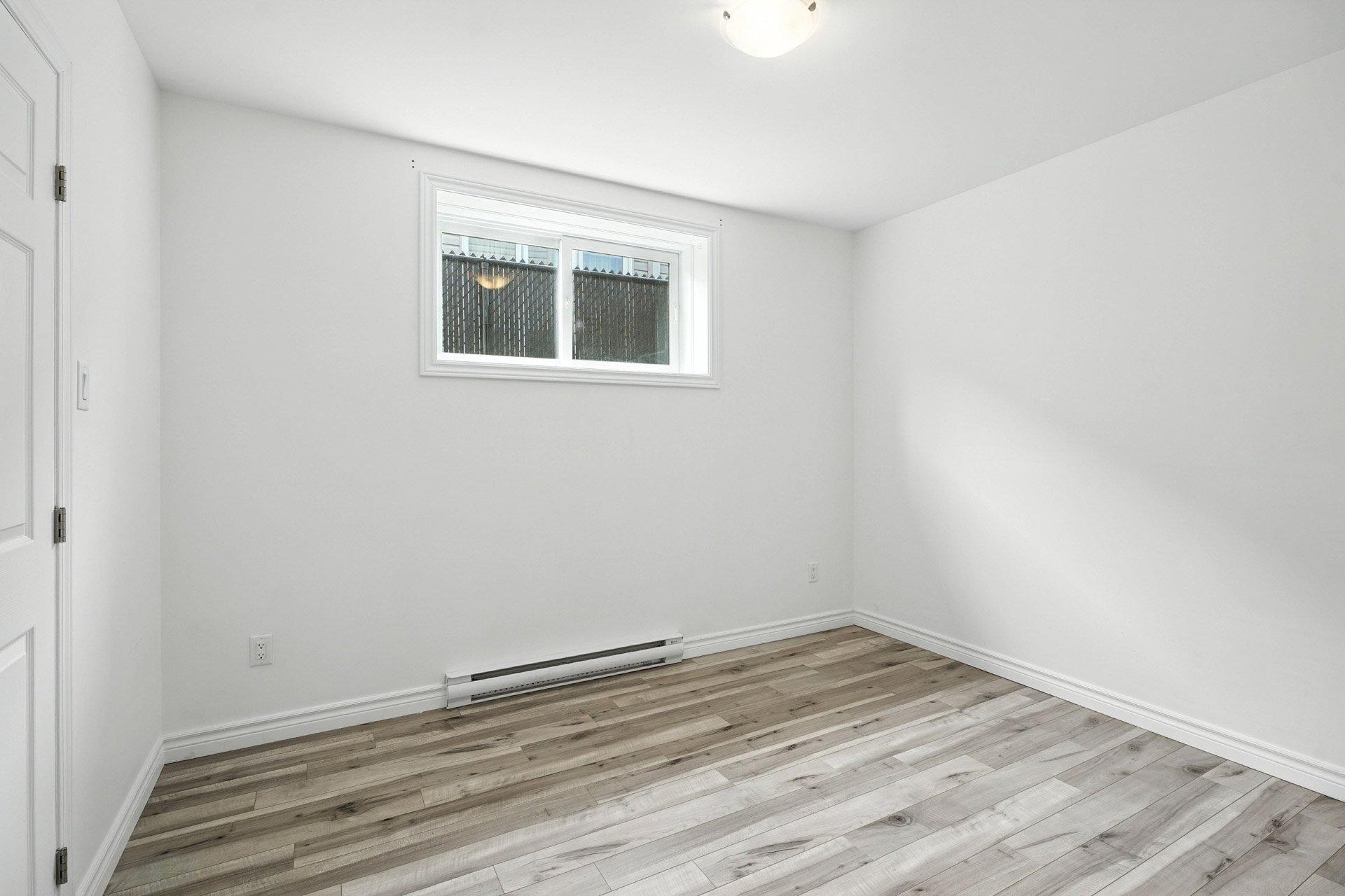 









87


Rue Adélard-Hamelin

,
Gatineau (Buckingham),




QC
J8L0Y8

