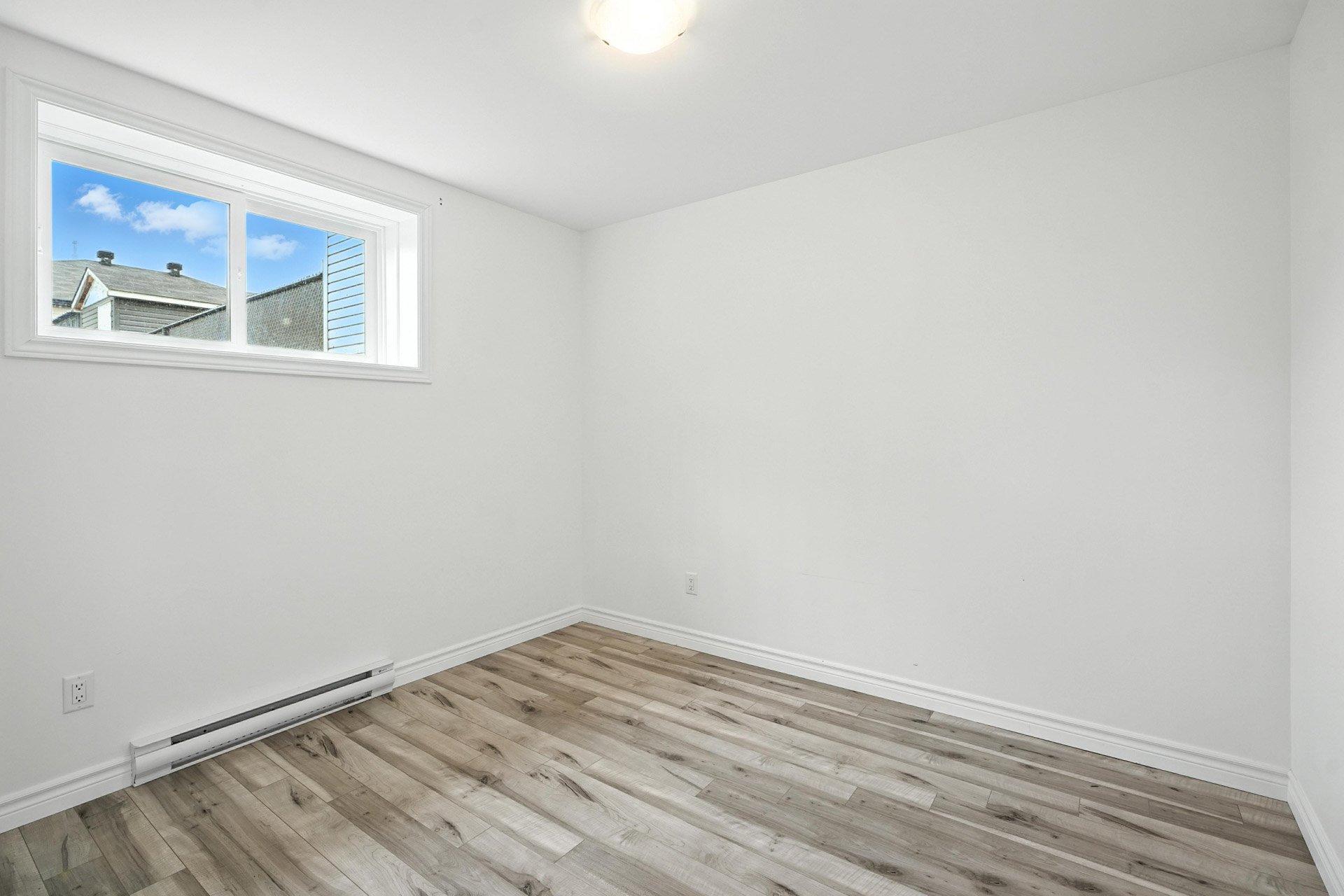 









87


Rue Adélard-Hamelin

,
Gatineau (Buckingham),




QC
J8L0Y8

