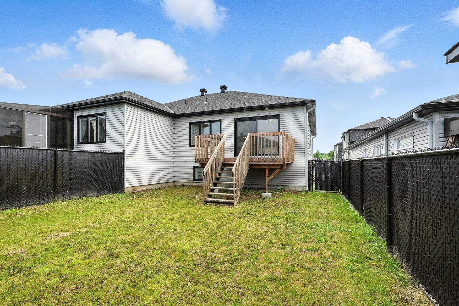 









87


Rue Adélard-Hamelin

,
Gatineau (Buckingham),




QC
J8L0Y8

