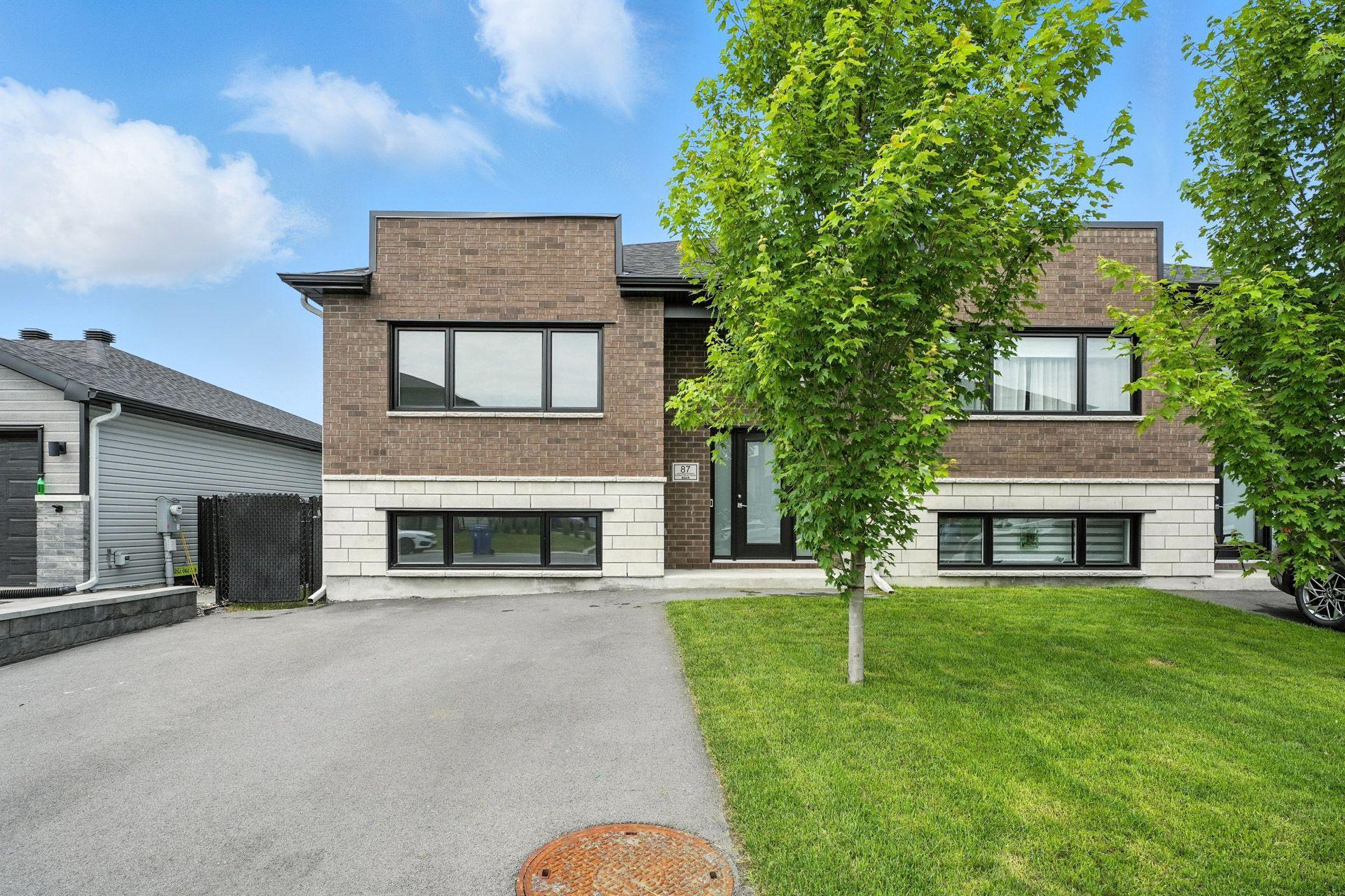 









87


Rue Adélard-Hamelin

,
Gatineau (Buckingham),




QC
J8L0Y8

