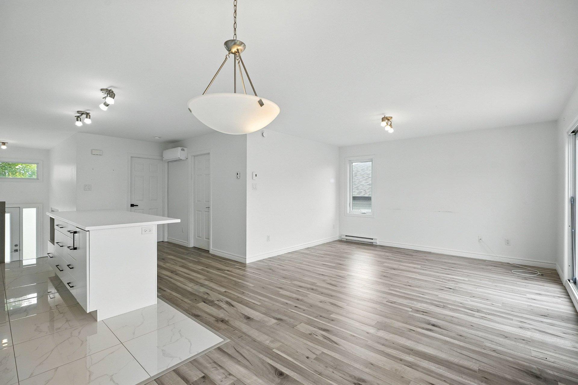 









87


Rue Adélard-Hamelin

,
Gatineau (Buckingham),




QC
J8L0Y8

