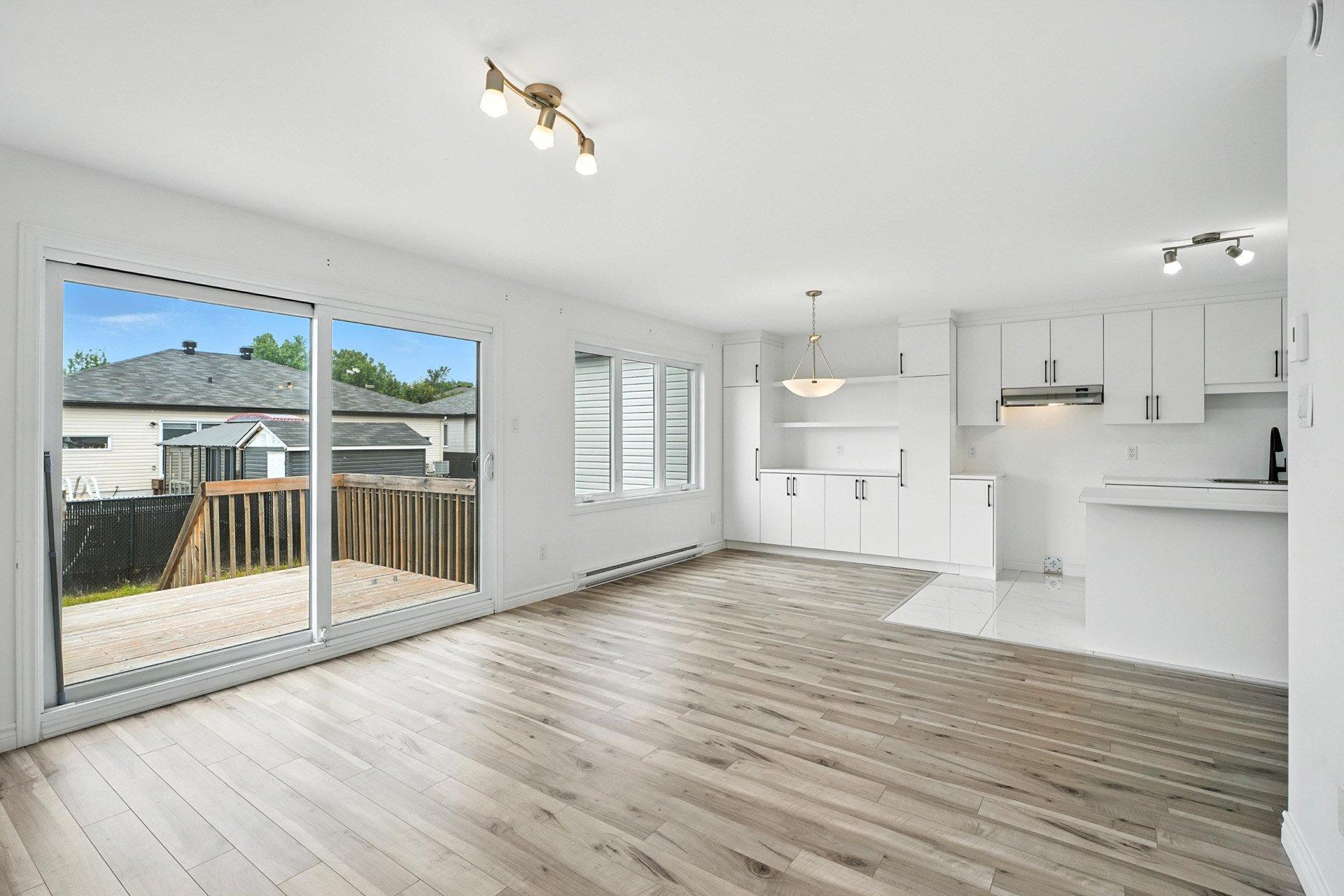 









87


Rue Adélard-Hamelin

,
Gatineau (Buckingham),




QC
J8L0Y8

