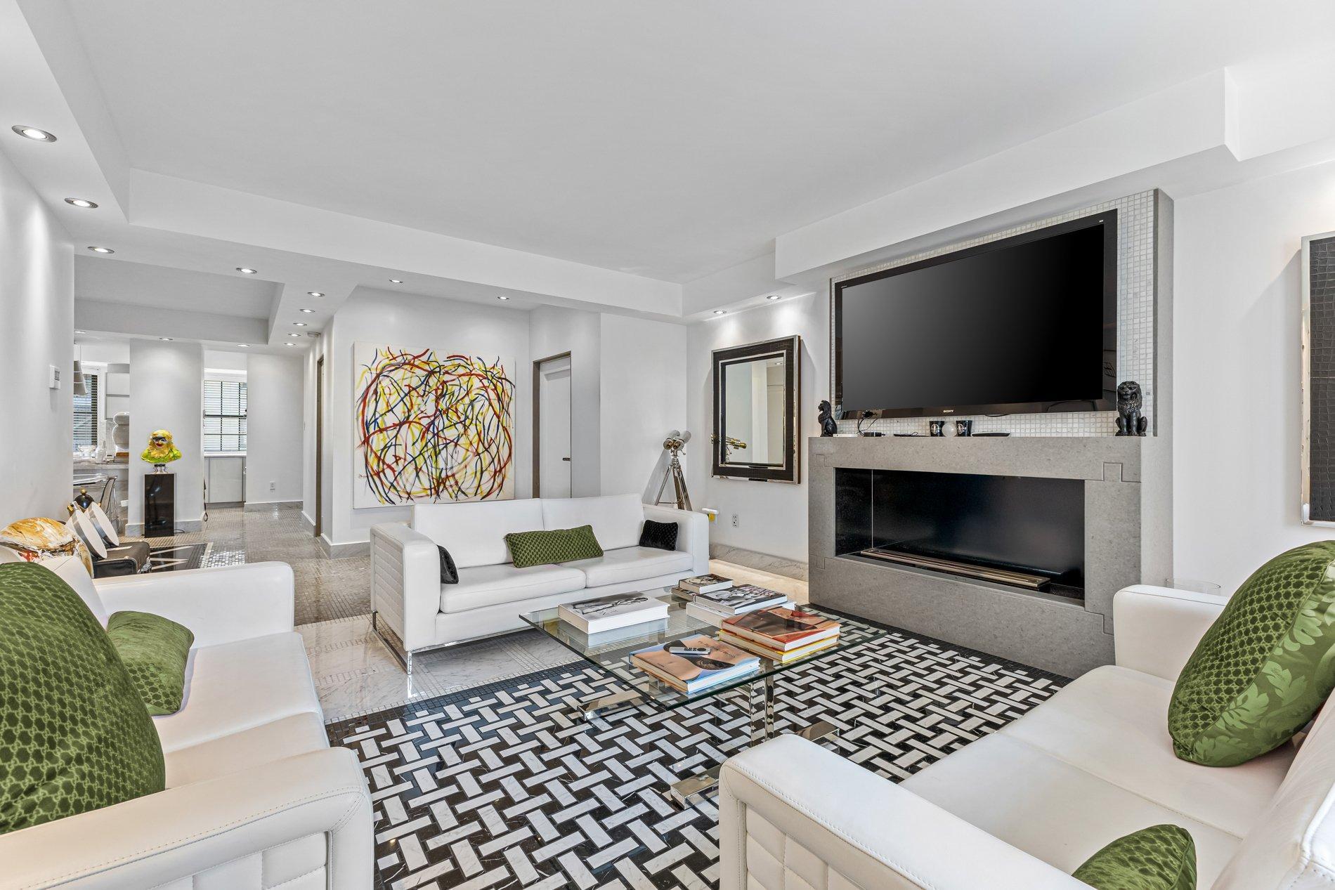 









1321


Rue Sherbrooke O.

, B51,
Montréal (Ville-Marie),




QC
H3G1J4

