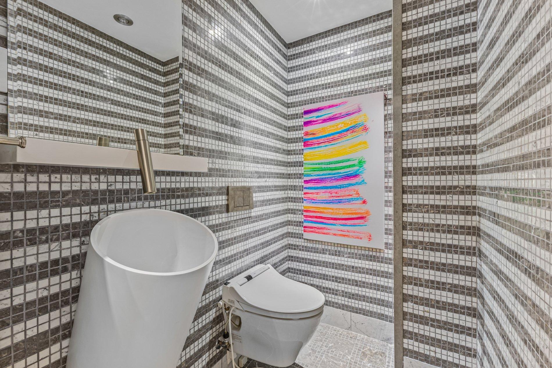 









1321


Rue Sherbrooke O.

, B51,
Montréal (Ville-Marie),




QC
H3G1J4

