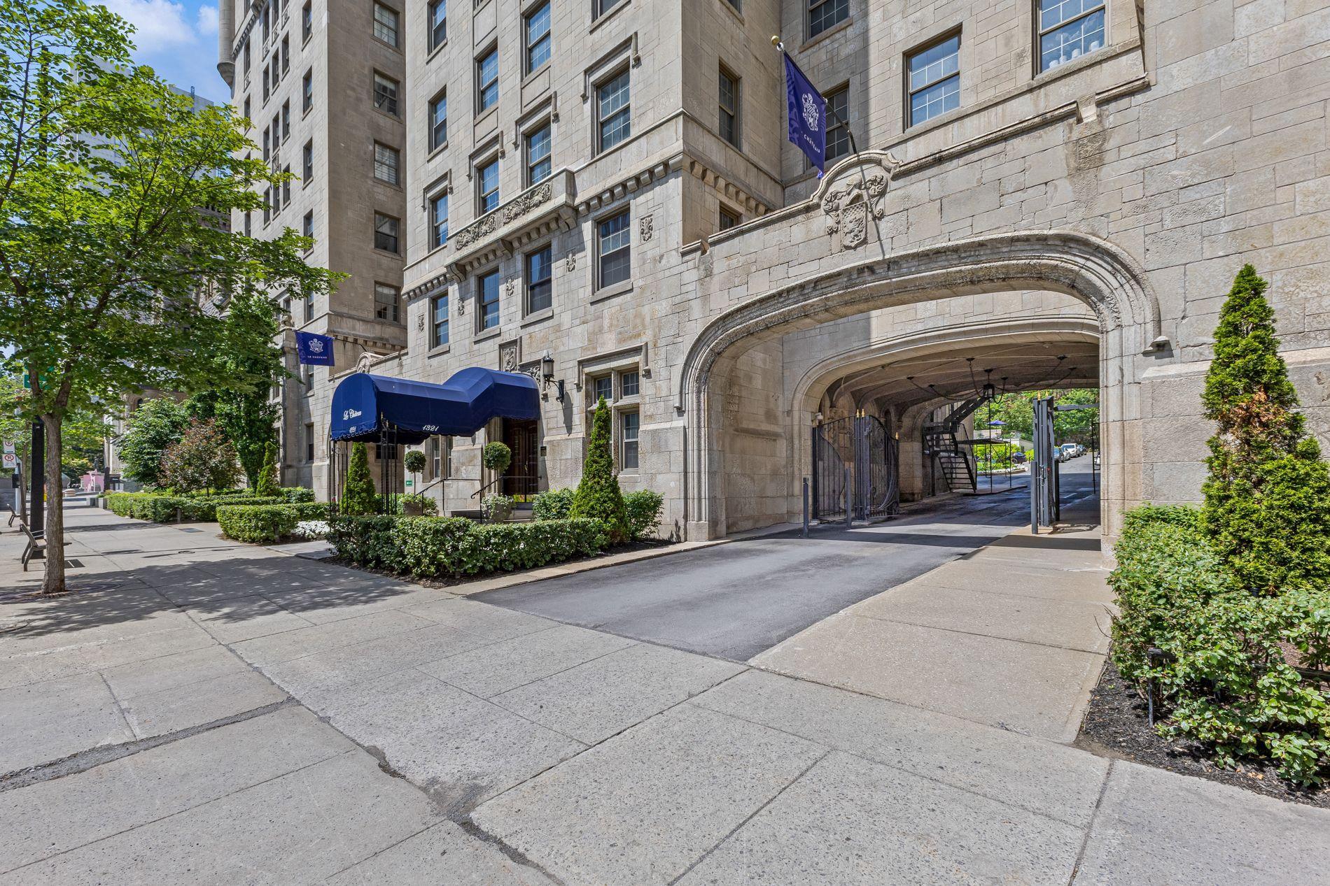 









1321


Rue Sherbrooke O.

, B51,
Montréal (Ville-Marie),




QC
H3G1J4

