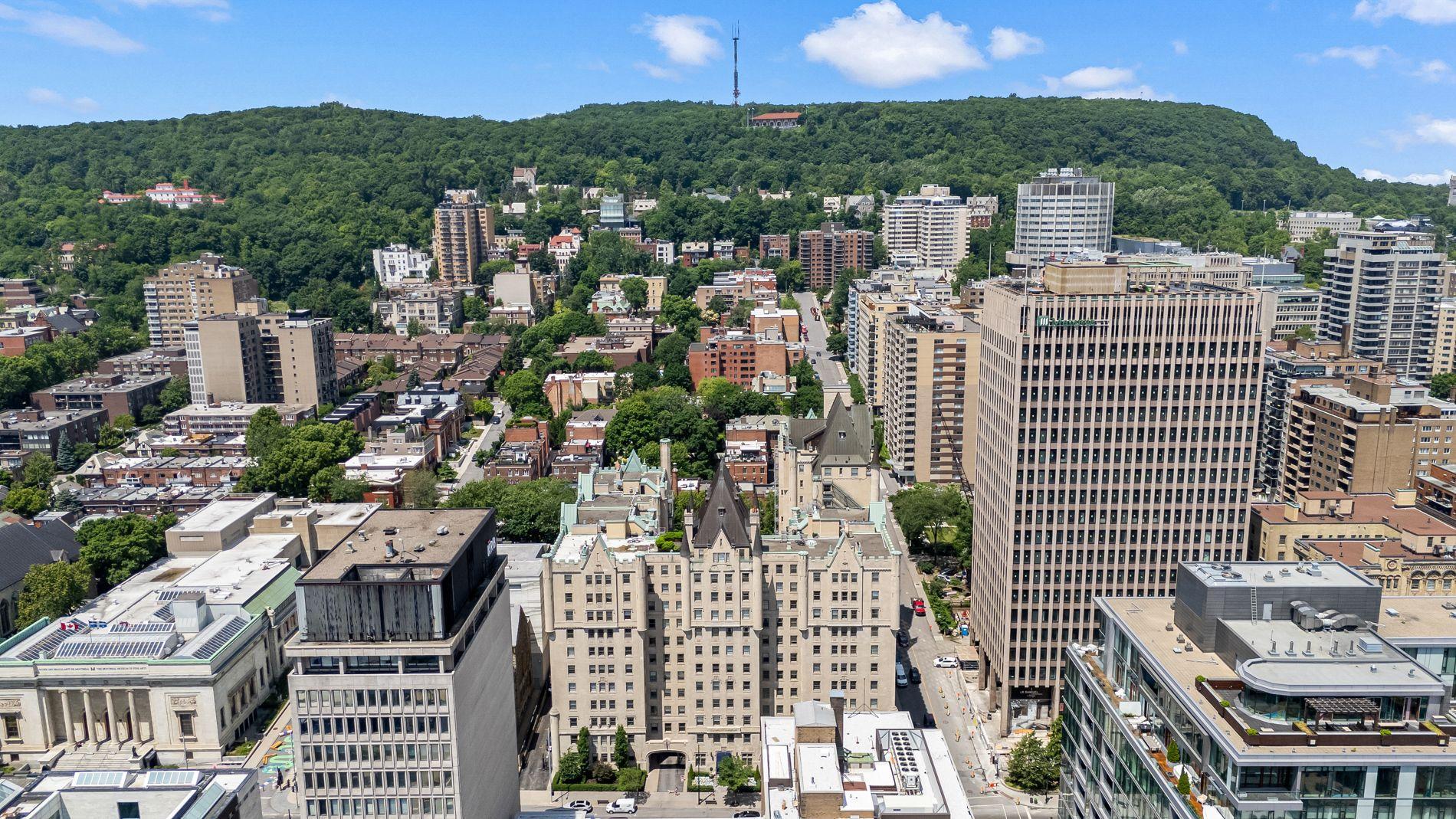 









1321


Rue Sherbrooke O.

, B51,
Montréal (Ville-Marie),




QC
H3G1J4

