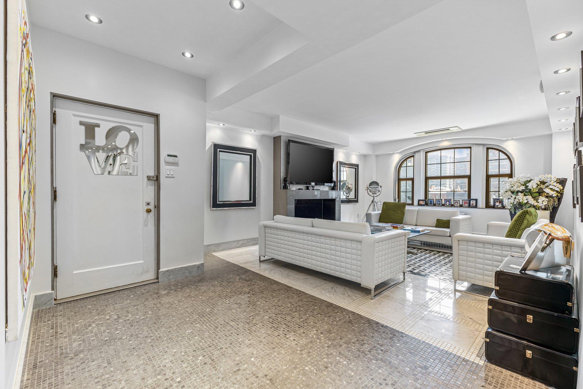 









1321


Rue Sherbrooke O.

, B51,
Montréal (Ville-Marie),




QC
H3G1J4

