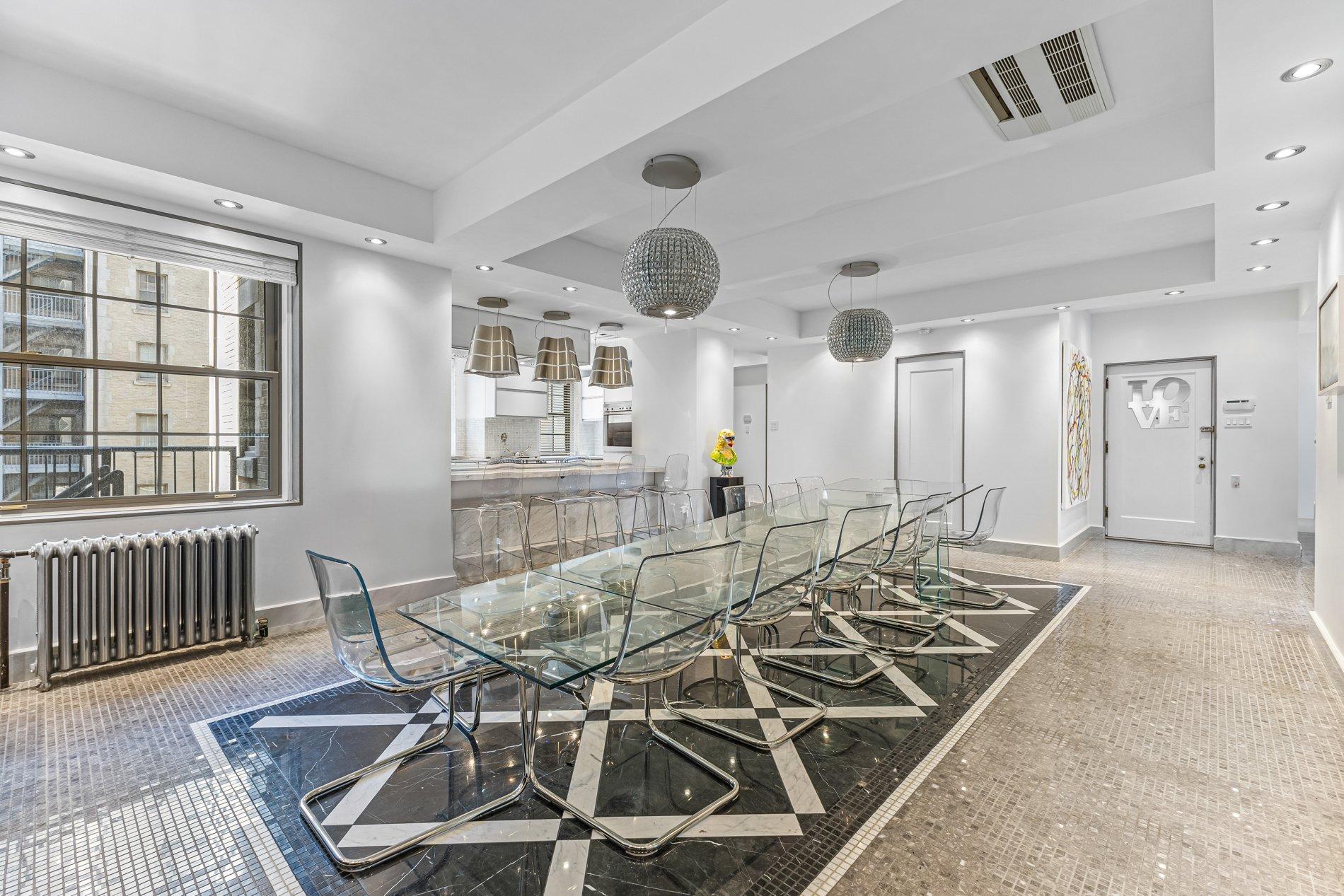 









1321


Rue Sherbrooke O.

, B51,
Montréal (Ville-Marie),




QC
H3G1J4

