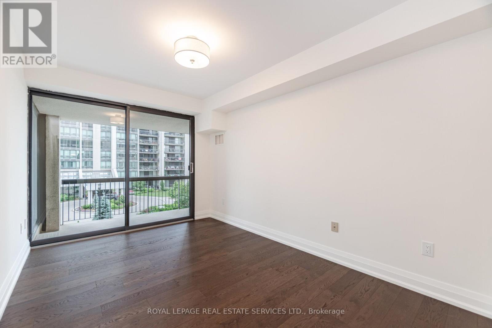 












306 - 2180 MARINE DRIVE

,
Oakville,




Ontario
L6L5V2

