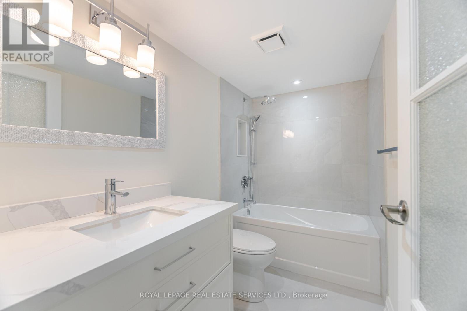 












306 - 2180 MARINE DRIVE

,
Oakville,




Ontario
L6L5V2

