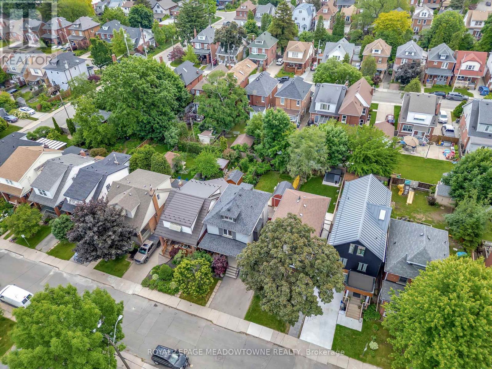 












201 ROTHSAY AVENUE

,
Hamilton,




Ontario
L8M3G6


